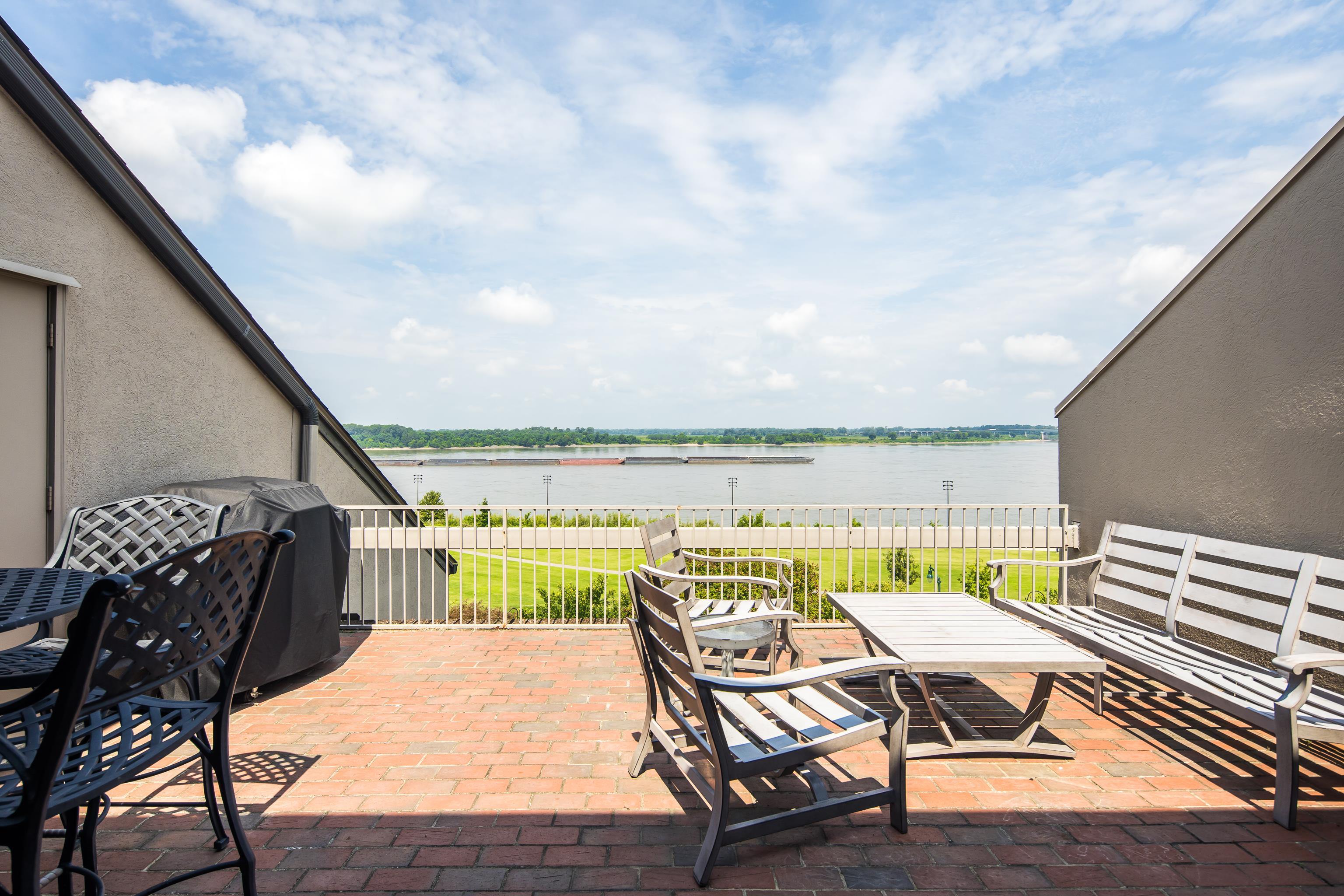 369 Riverbluff Pl 3 Property Photo 32