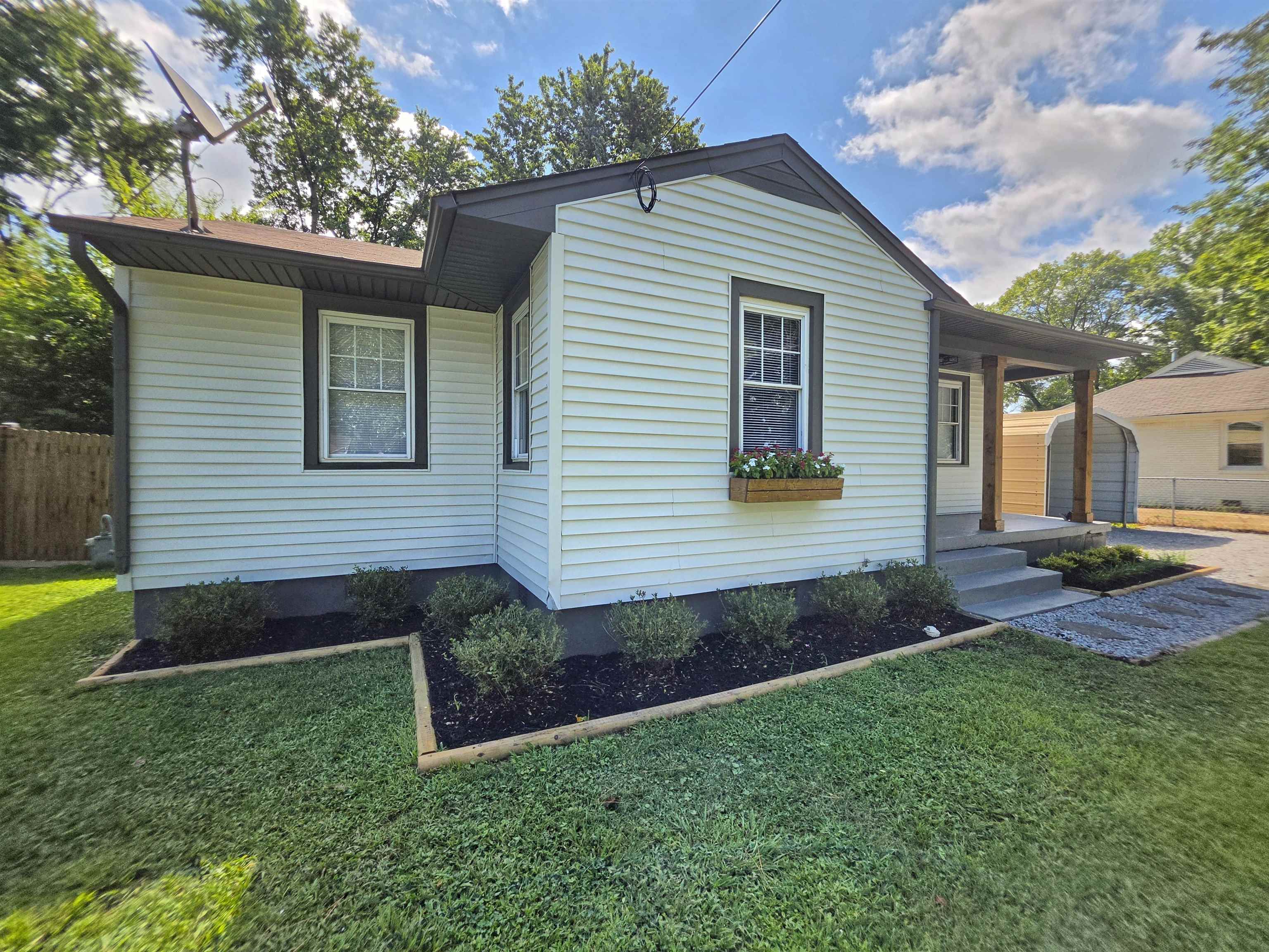 7966 Martha St Property Photo 4