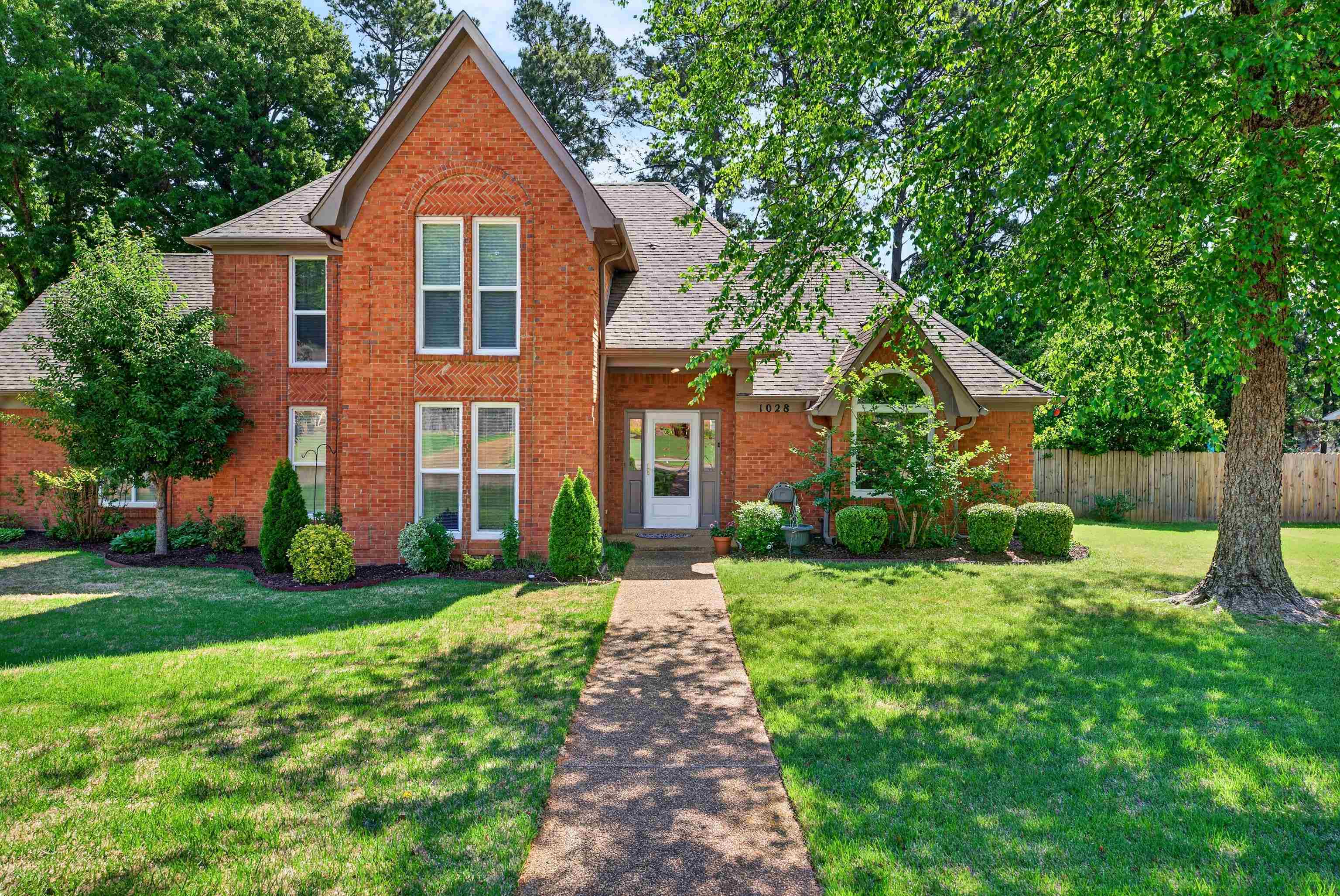 1028 WINLEAF DR Property Photo 1