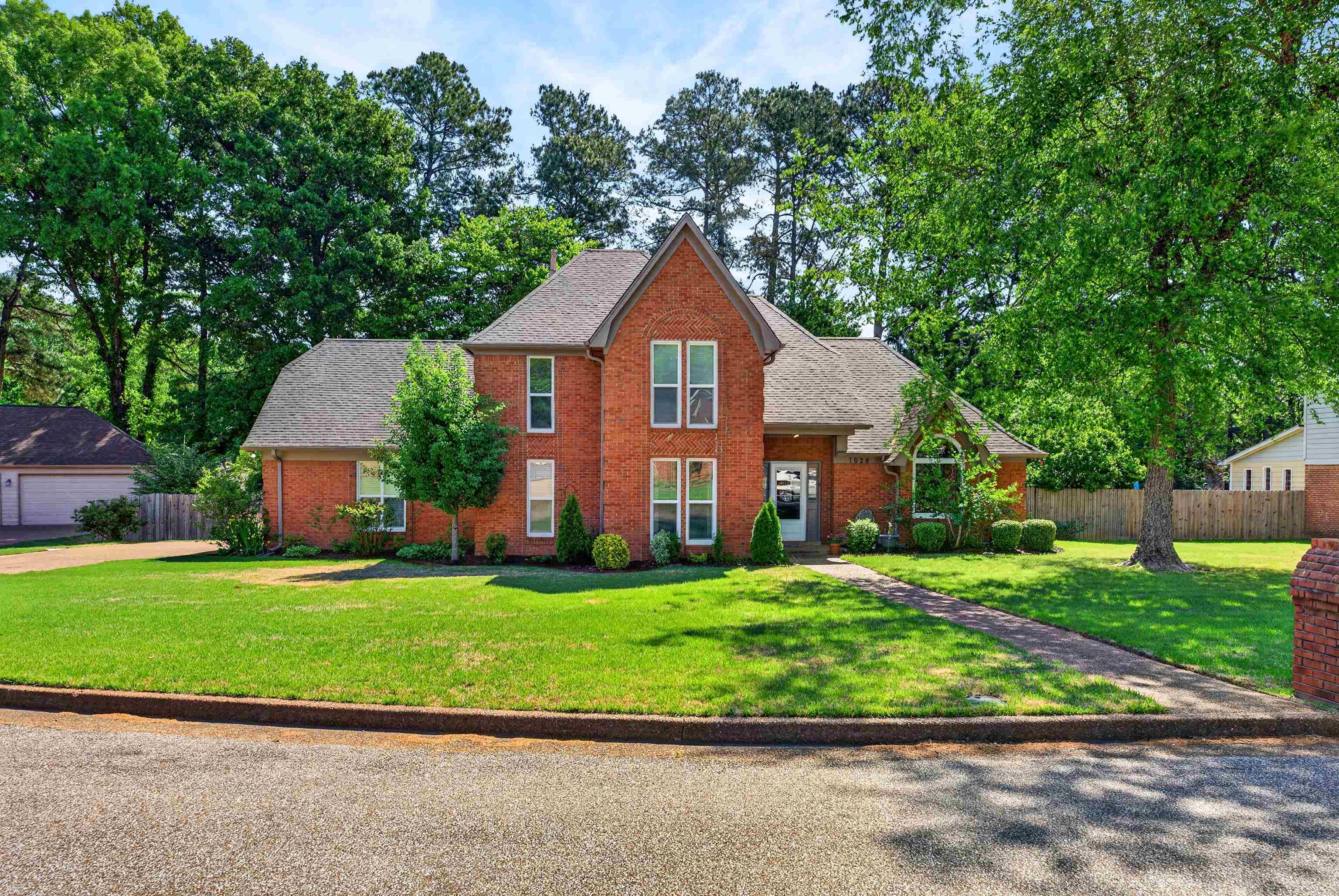 1028 Winleaf Dr Property Photo 2