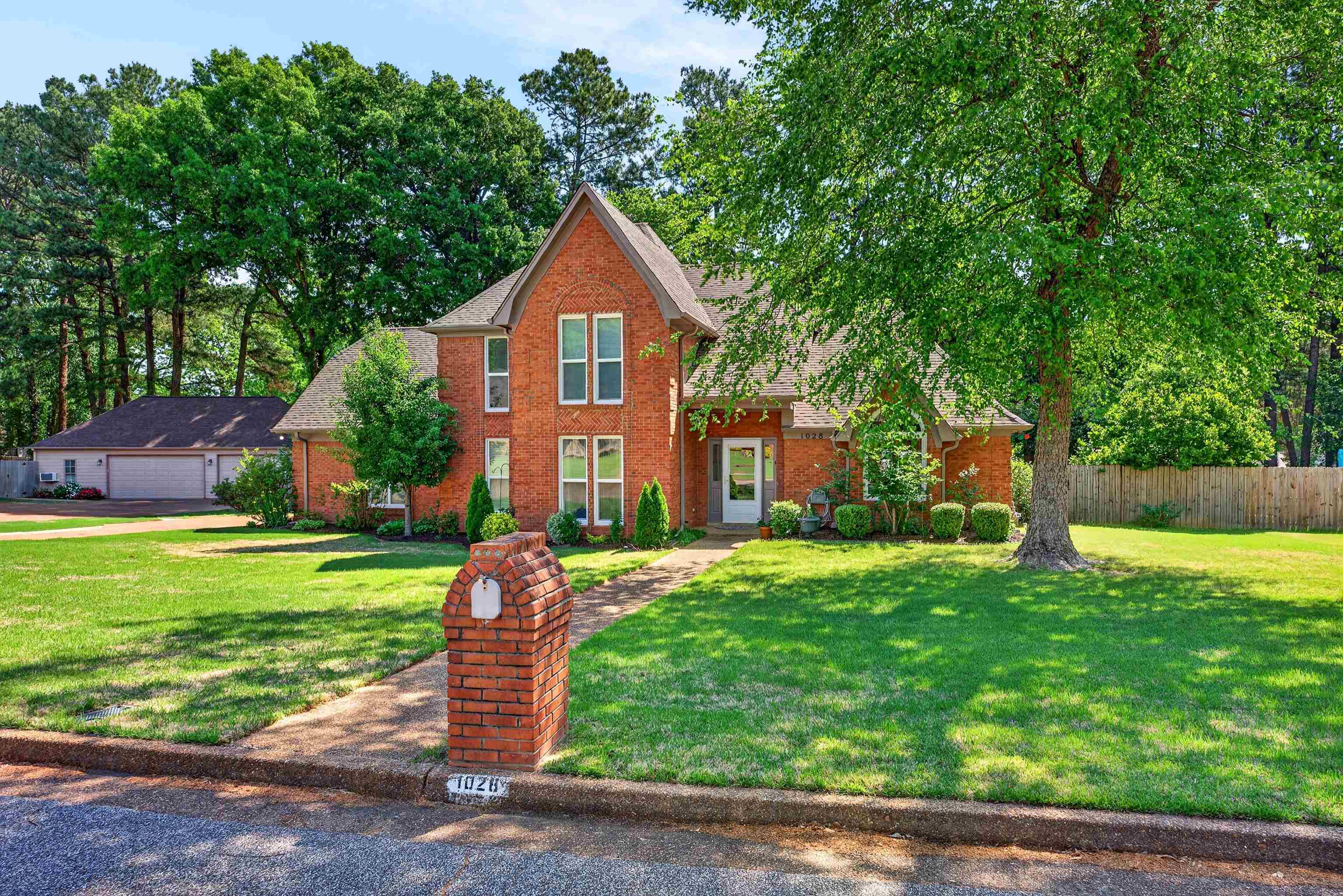 1028 Winleaf Dr Property Photo 3