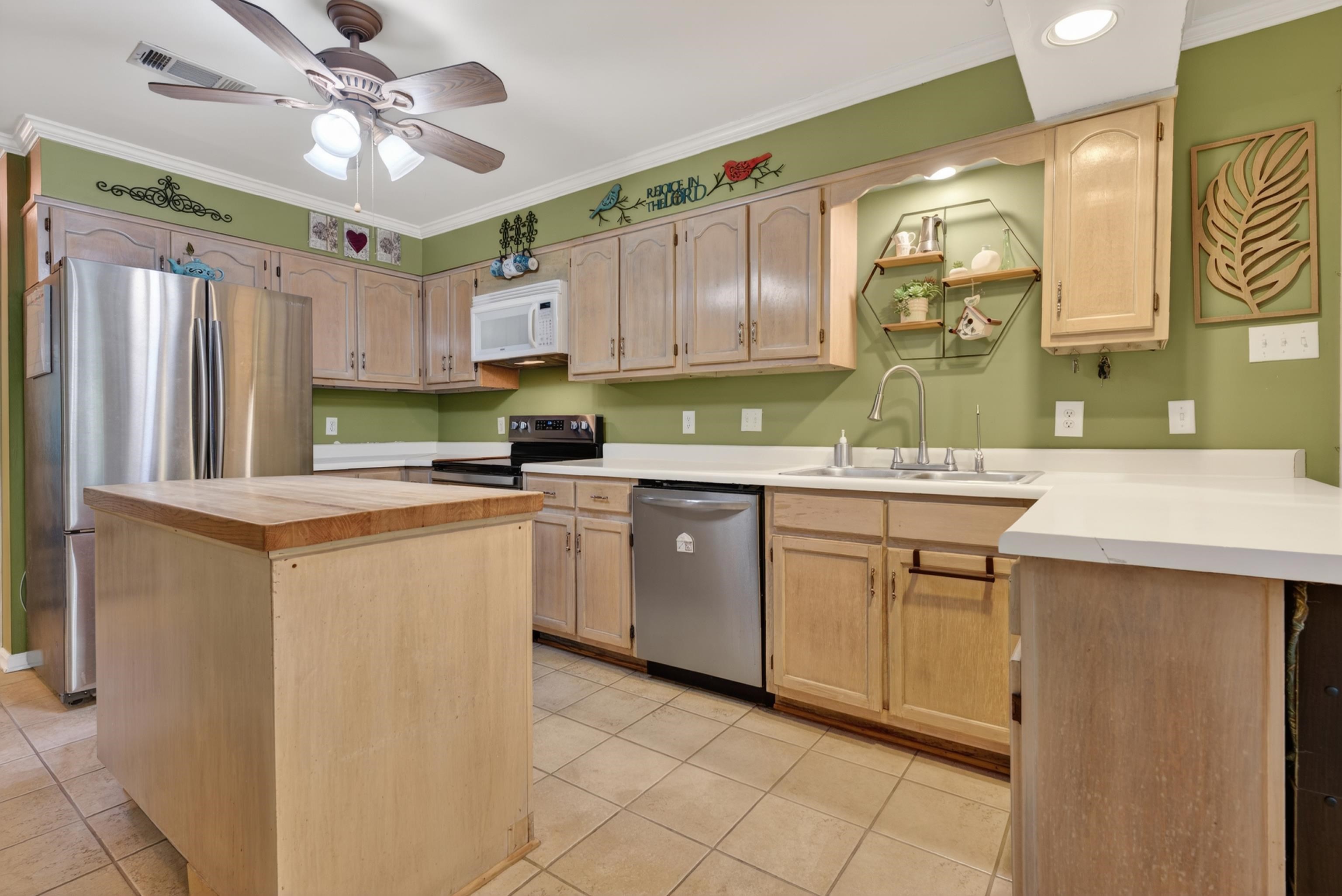 1028 Winleaf Dr Property Photo 4