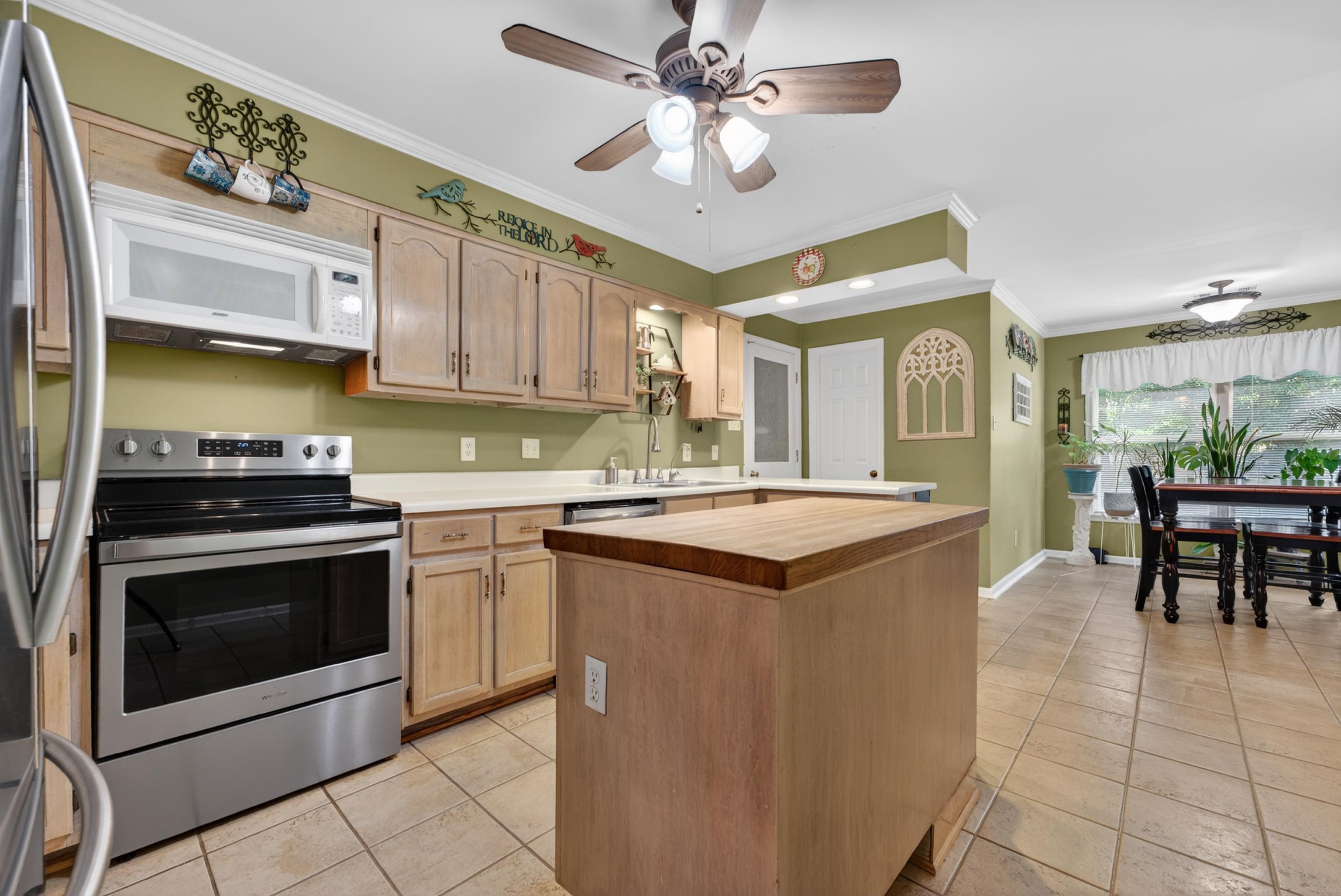 1028 Winleaf Dr Property Photo 5