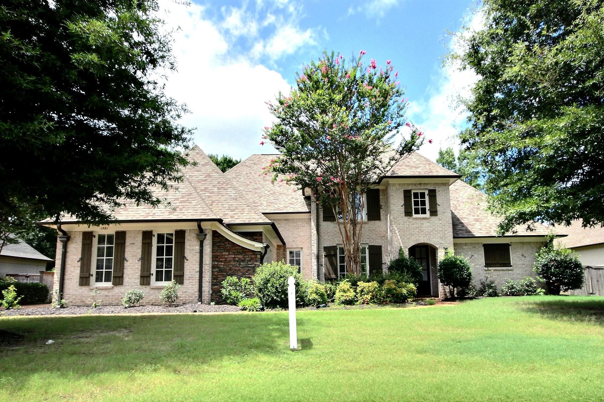 1581 BRACKENSHIRE LN Property Photo 1