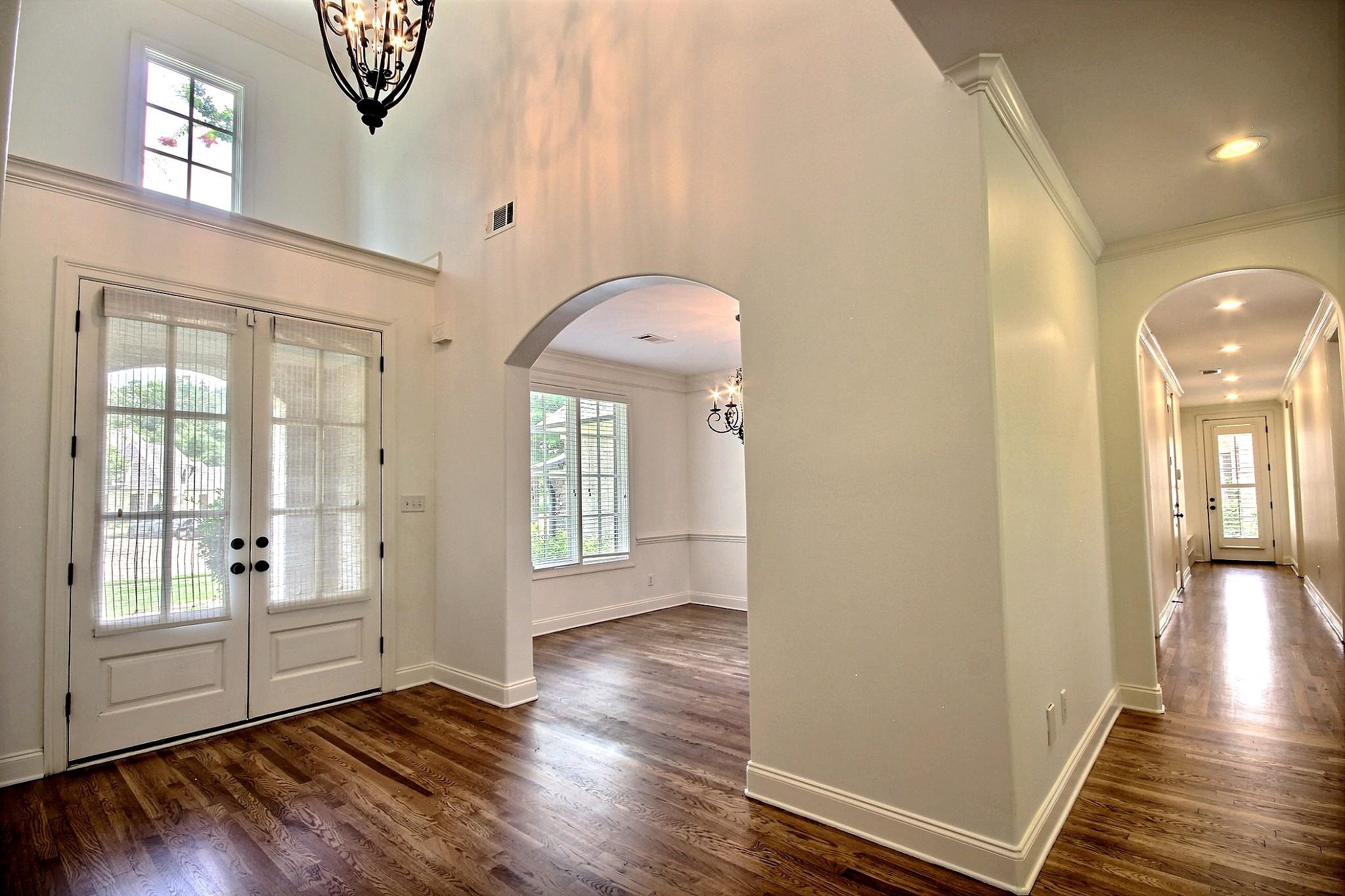1581 Brackenshire Ln Property Photo 2