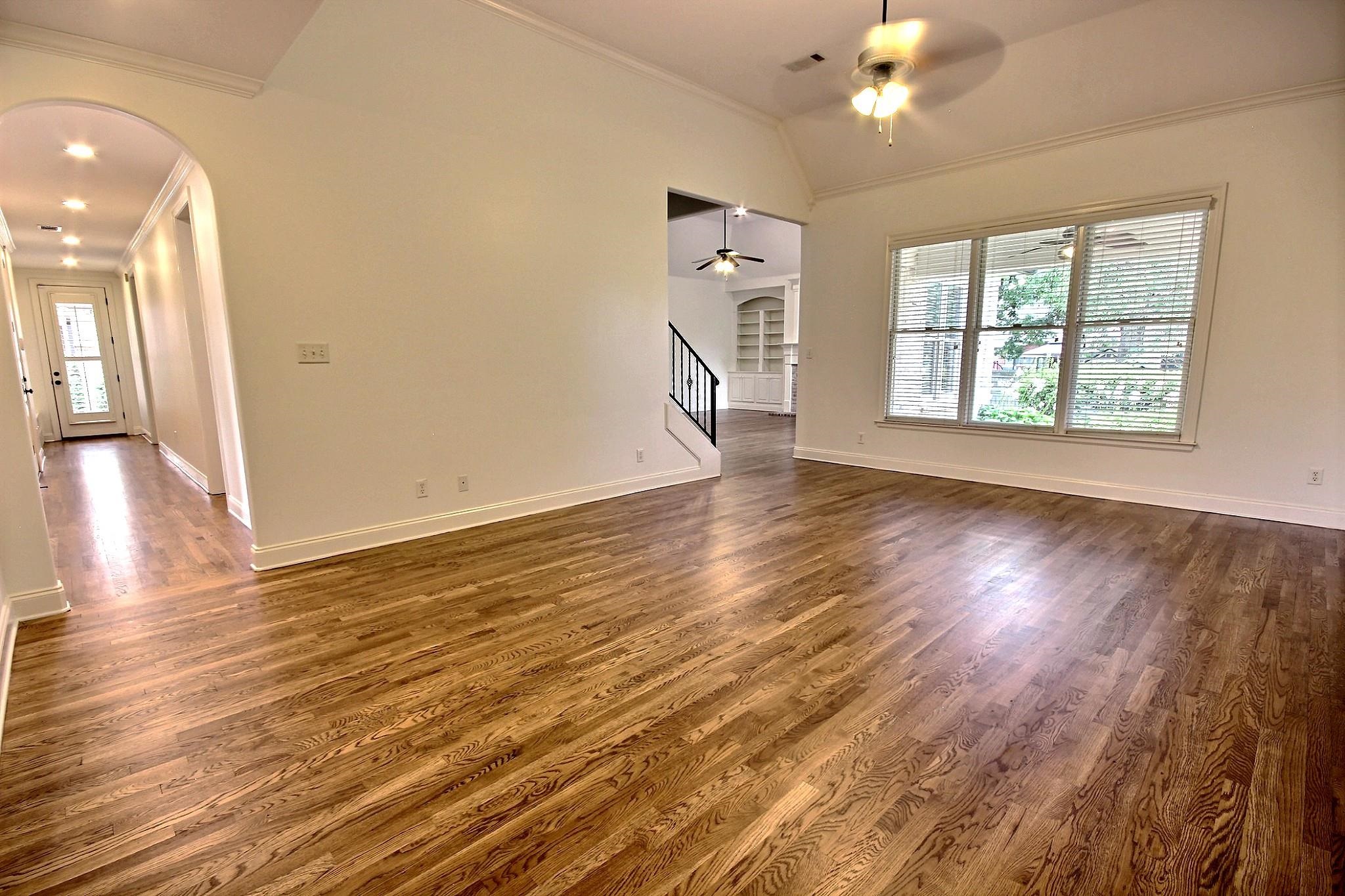 1581 Brackenshire Ln Property Photo 4