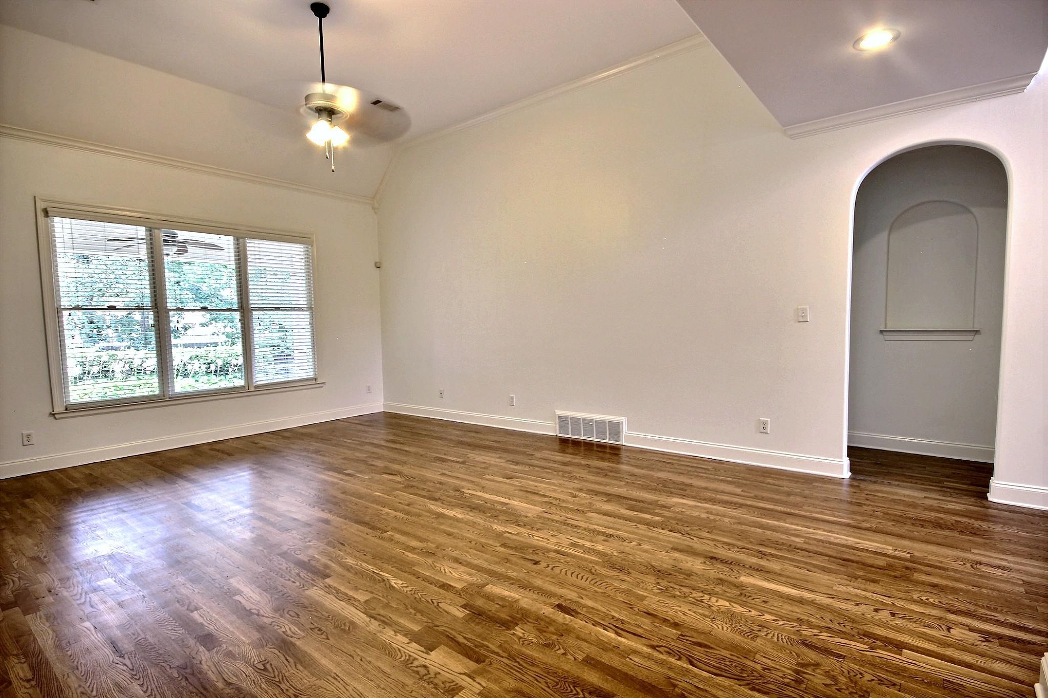 1581 Brackenshire Ln Property Photo 5