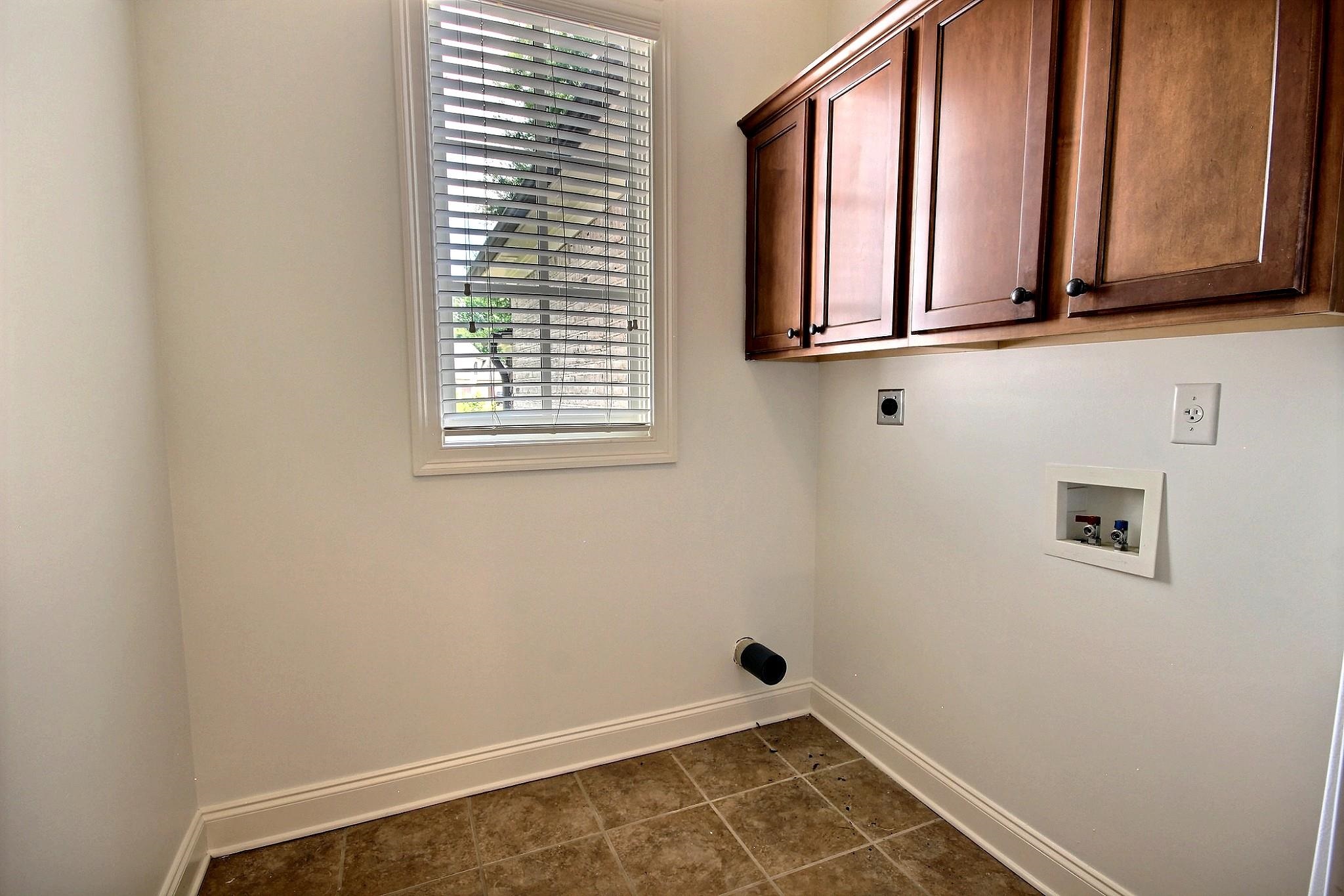1581 Brackenshire Ln Property Photo 16