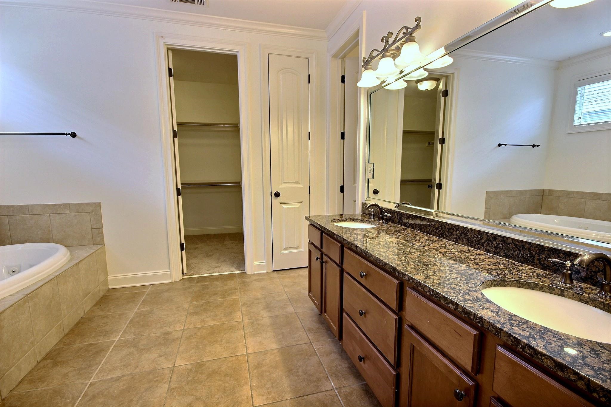 1581 Brackenshire Ln Property Photo 20