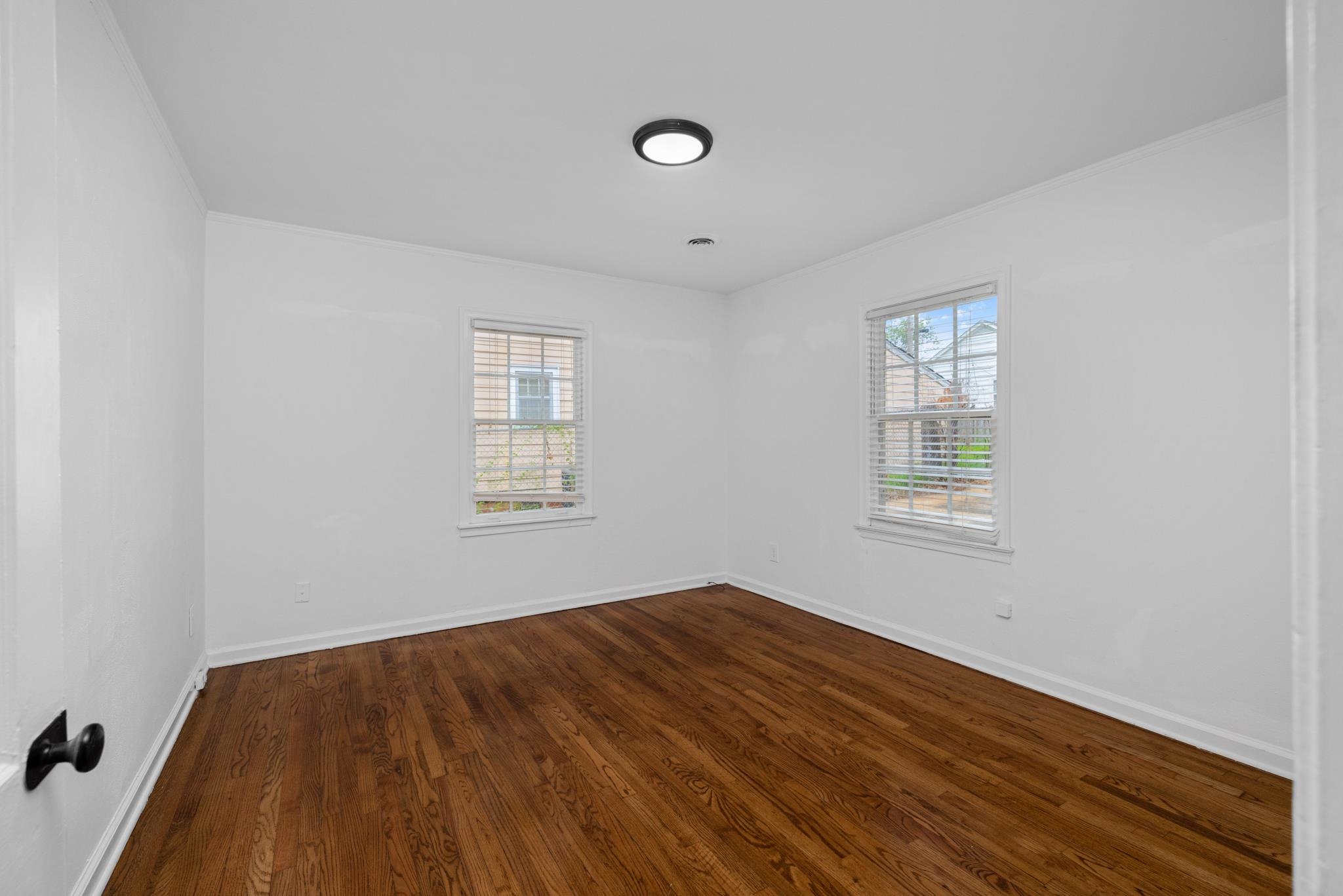 1121 Will Scarlet Rd Property Photo 10