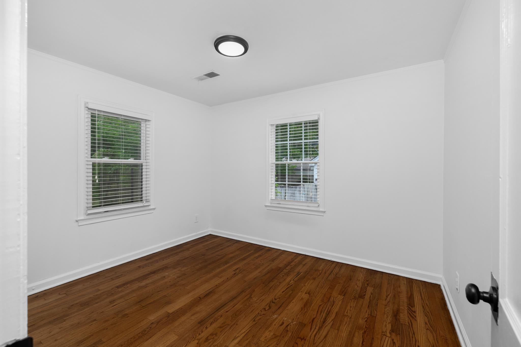 1121 Will Scarlet Rd Property Photo 12