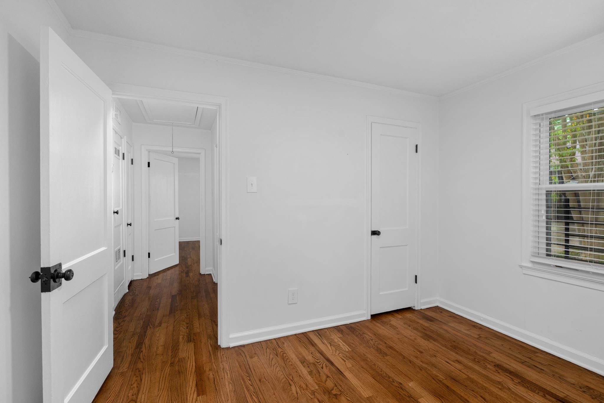1121 Will Scarlet Rd Property Photo 13