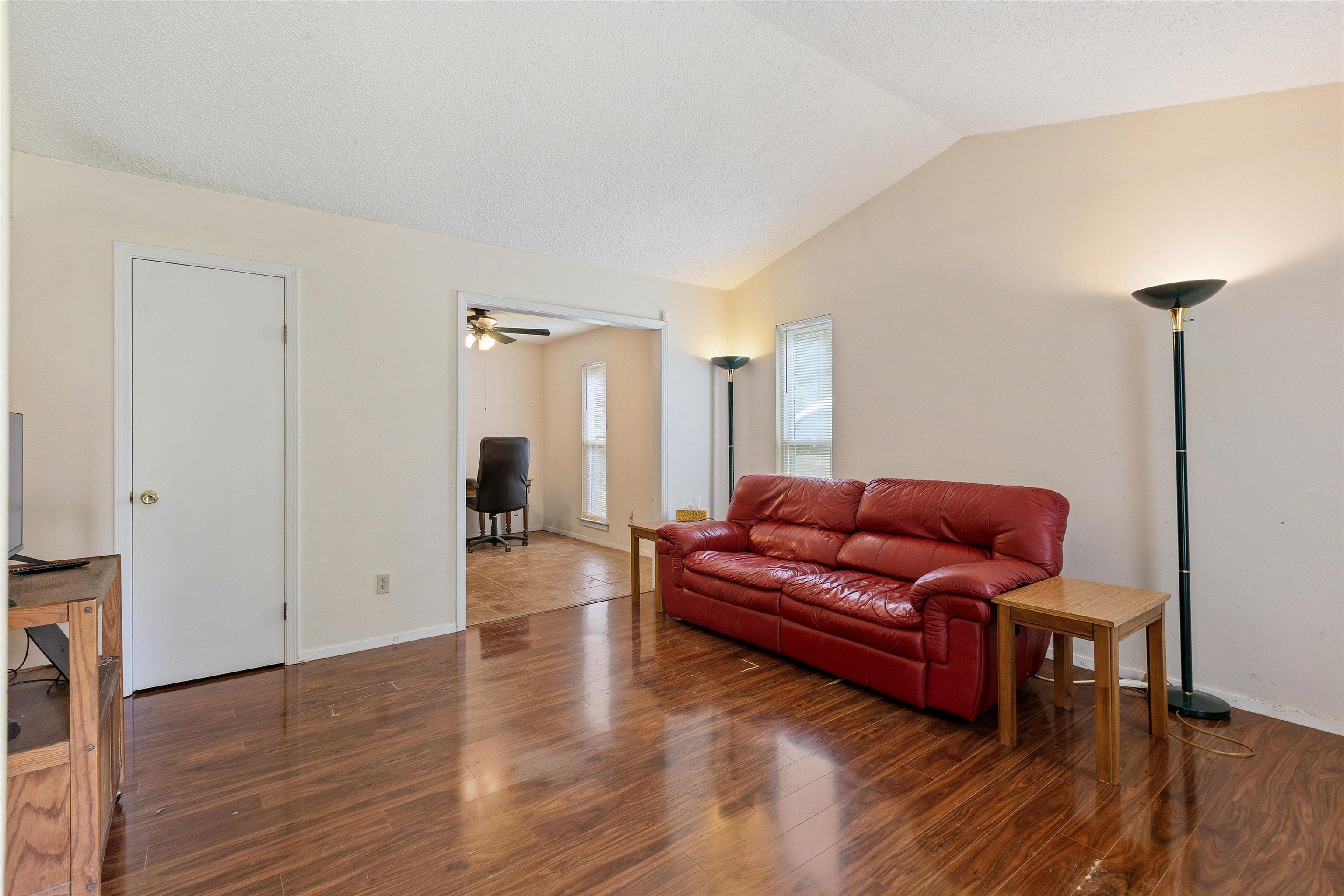 685 Mcwhirter Ave Property Photo 4