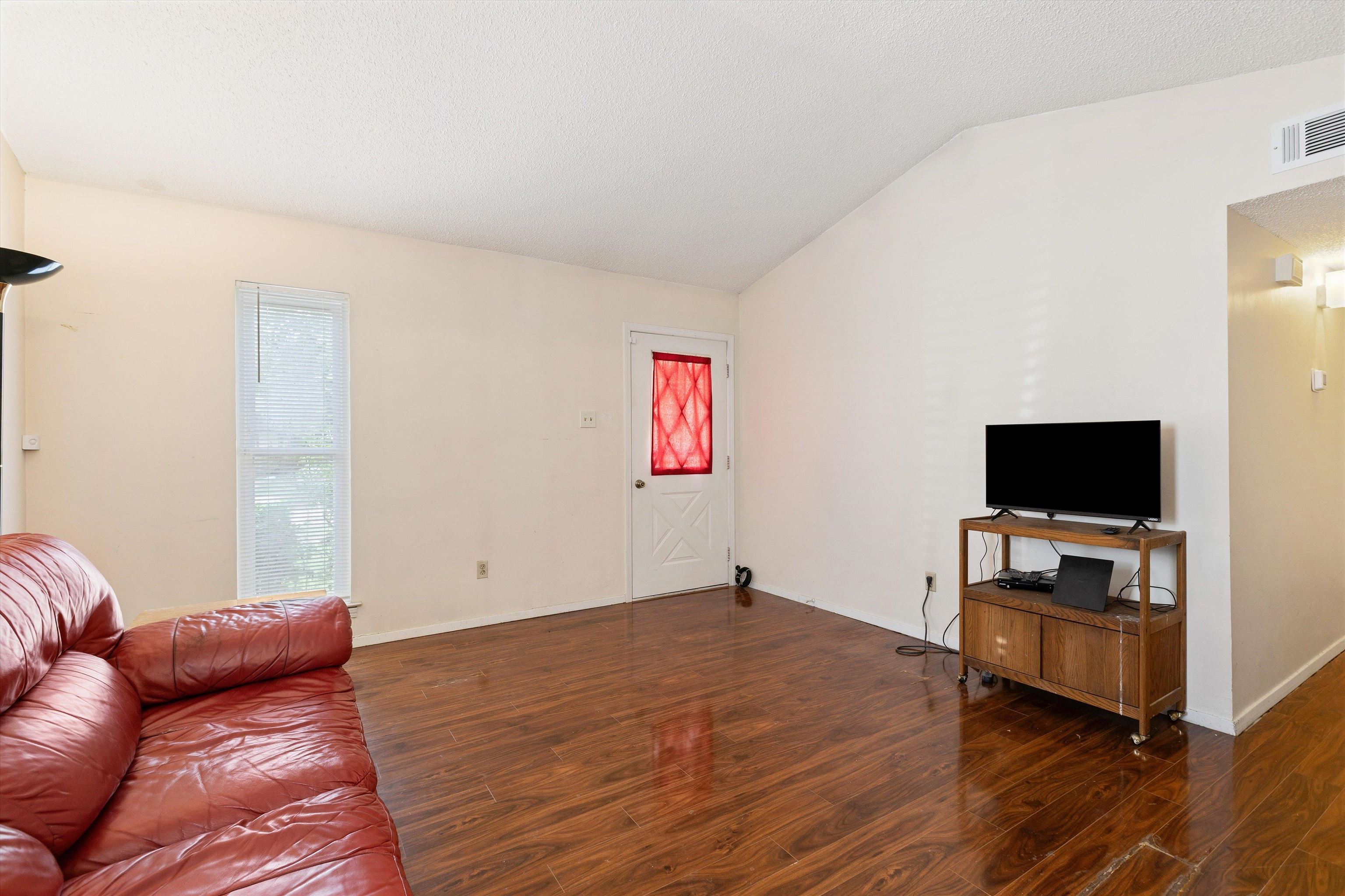 685 Mcwhirter Ave Property Photo 5