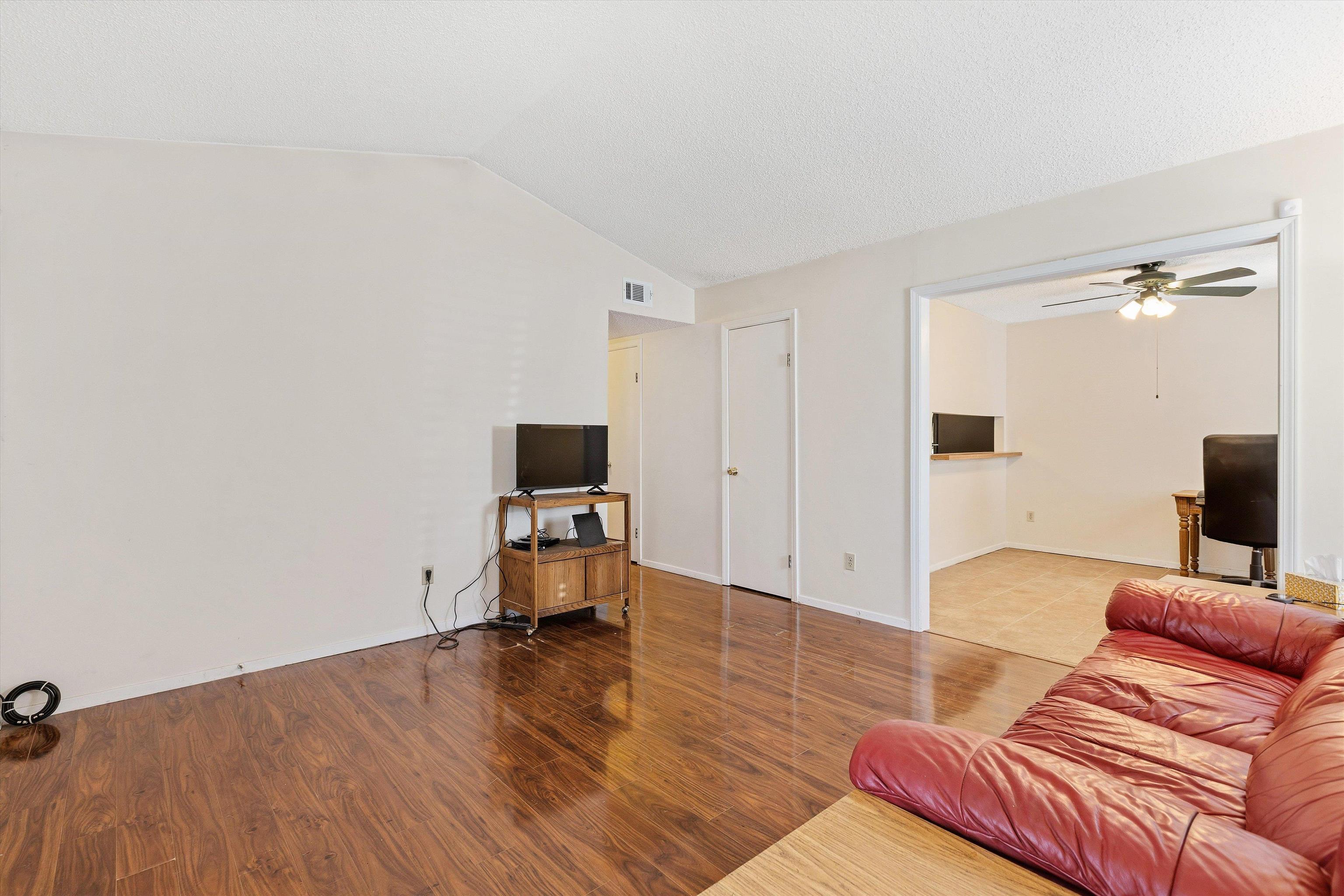 685 Mcwhirter Ave Property Photo 6