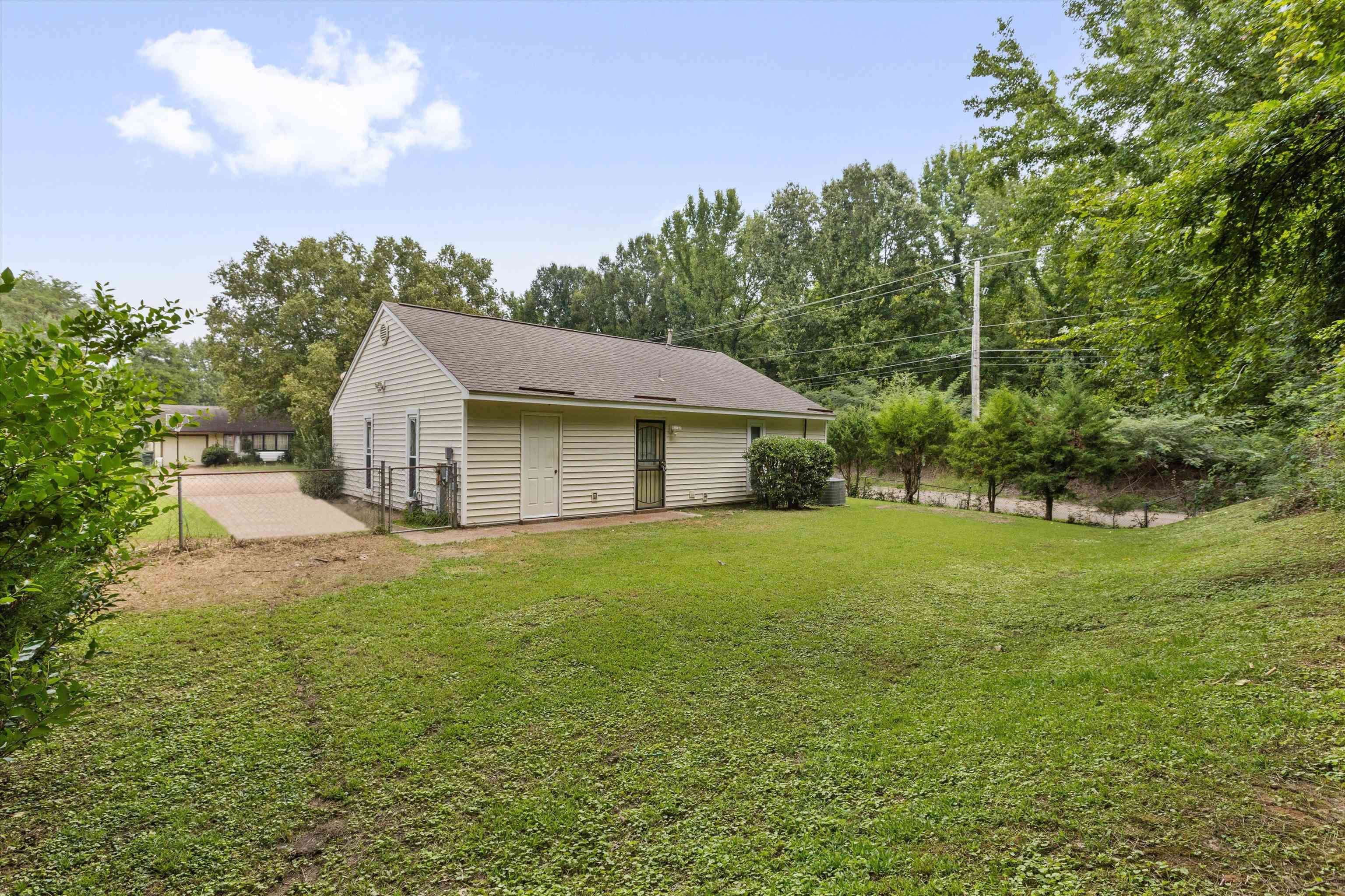 685 Mcwhirter Ave Property Photo 15