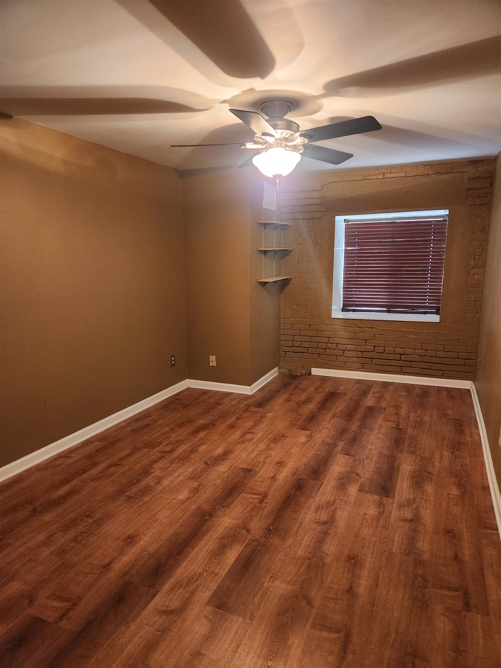 107 S Front St 23 Property Photo 6