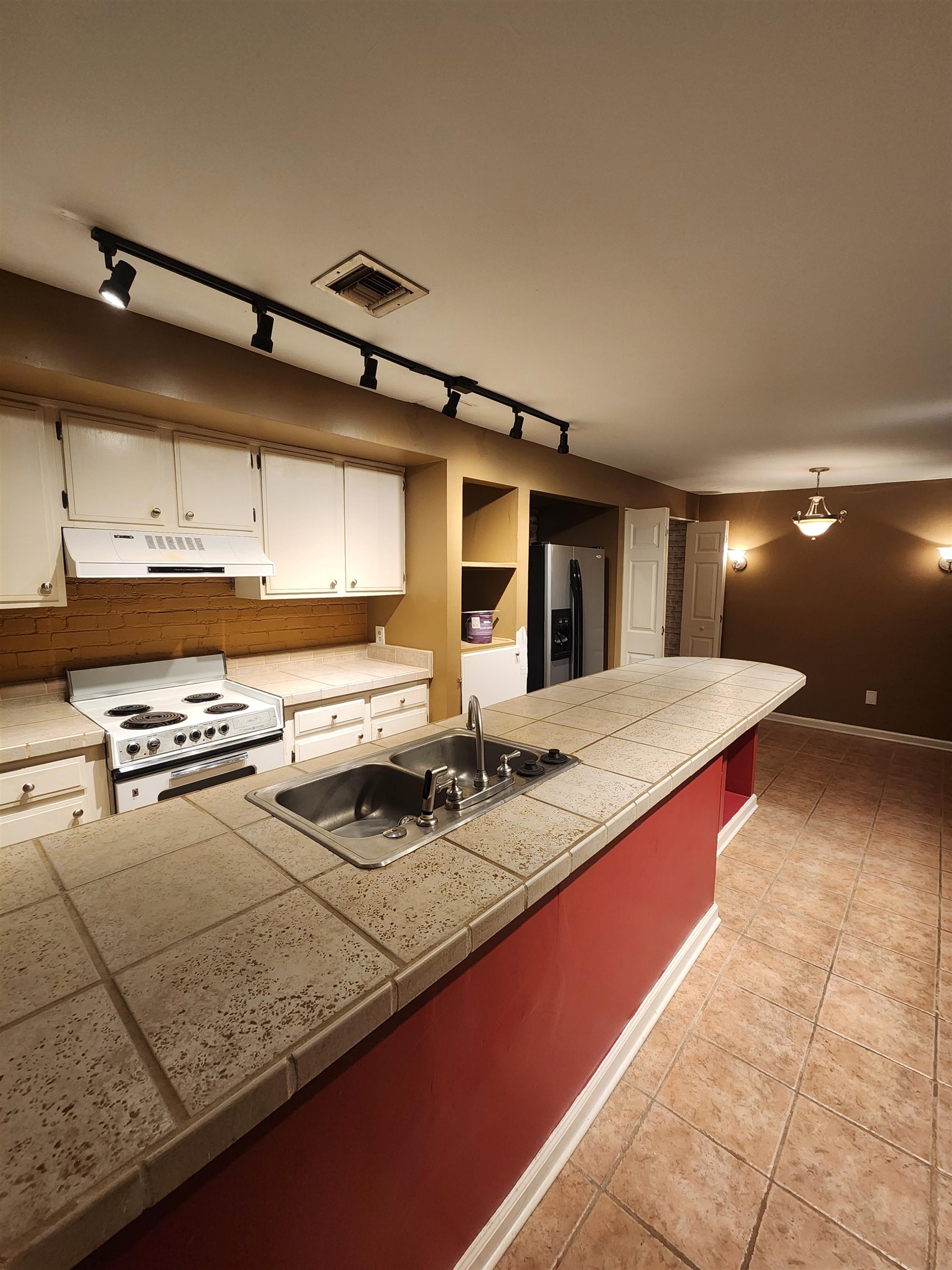107 S Front St 23 Property Photo 11