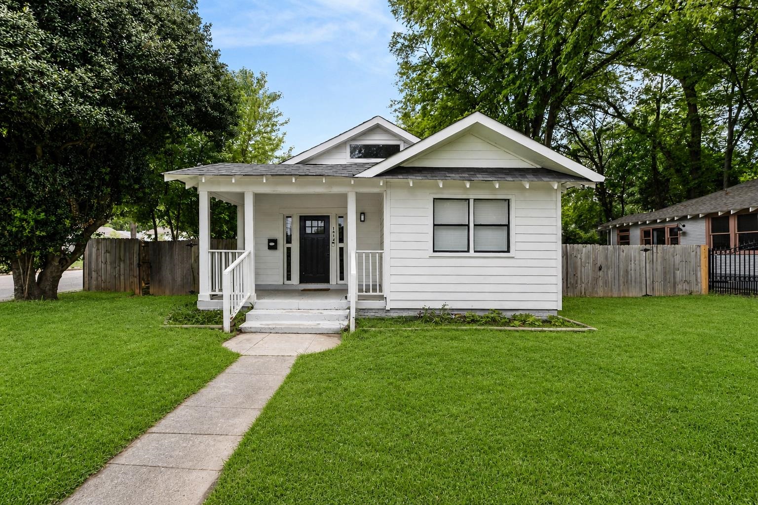1914 MANILA AVE Property Photo 1