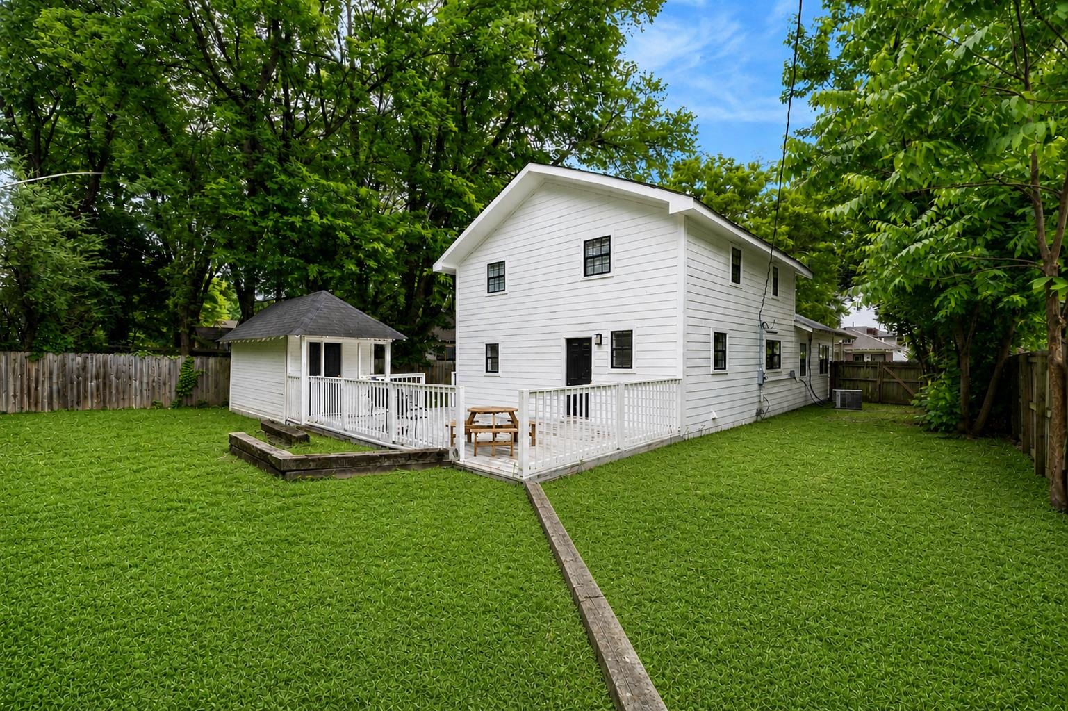 1914 Manila Ave Property Photo 2