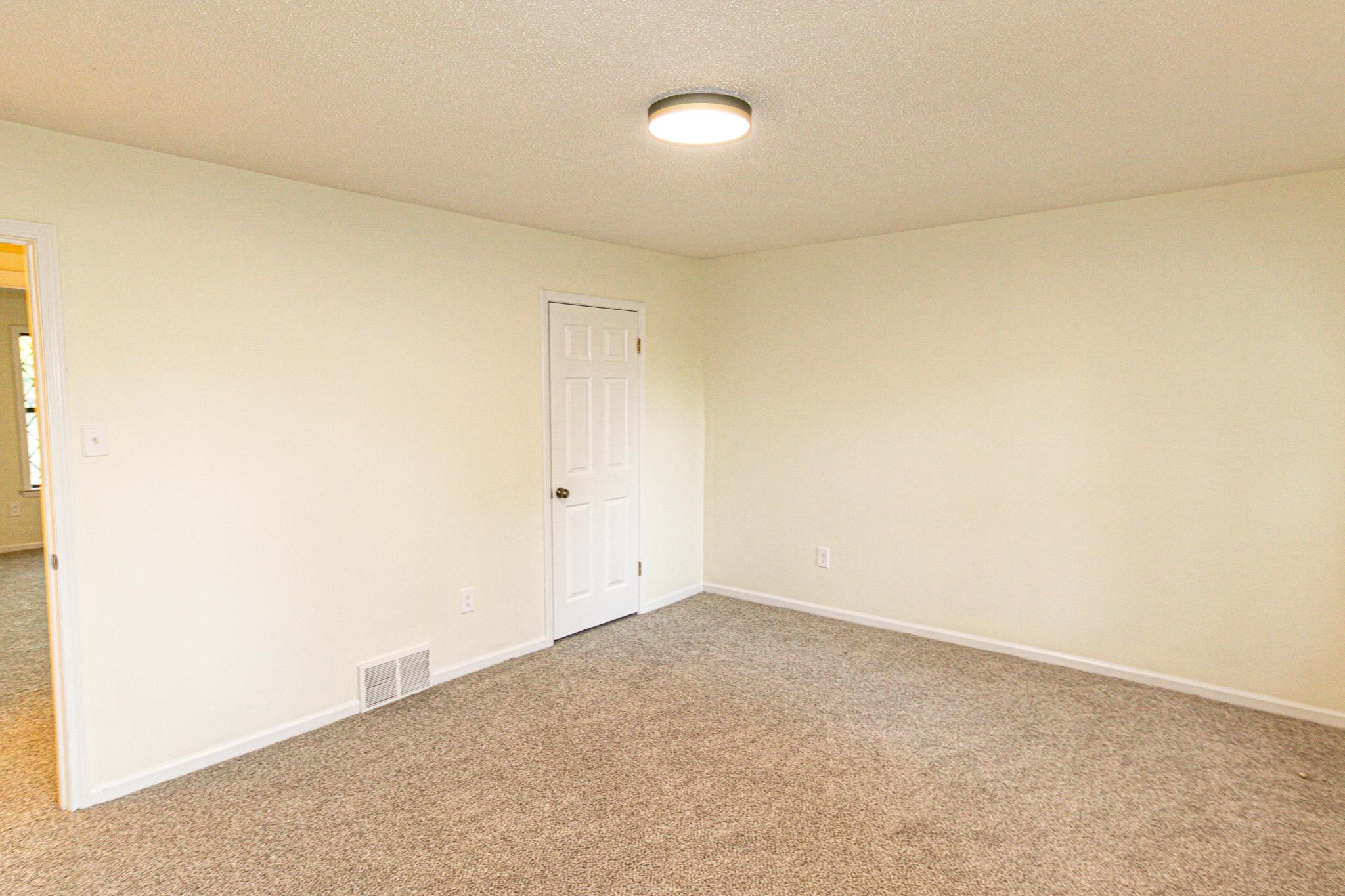 2265 Easton Dr Property Photo 13
