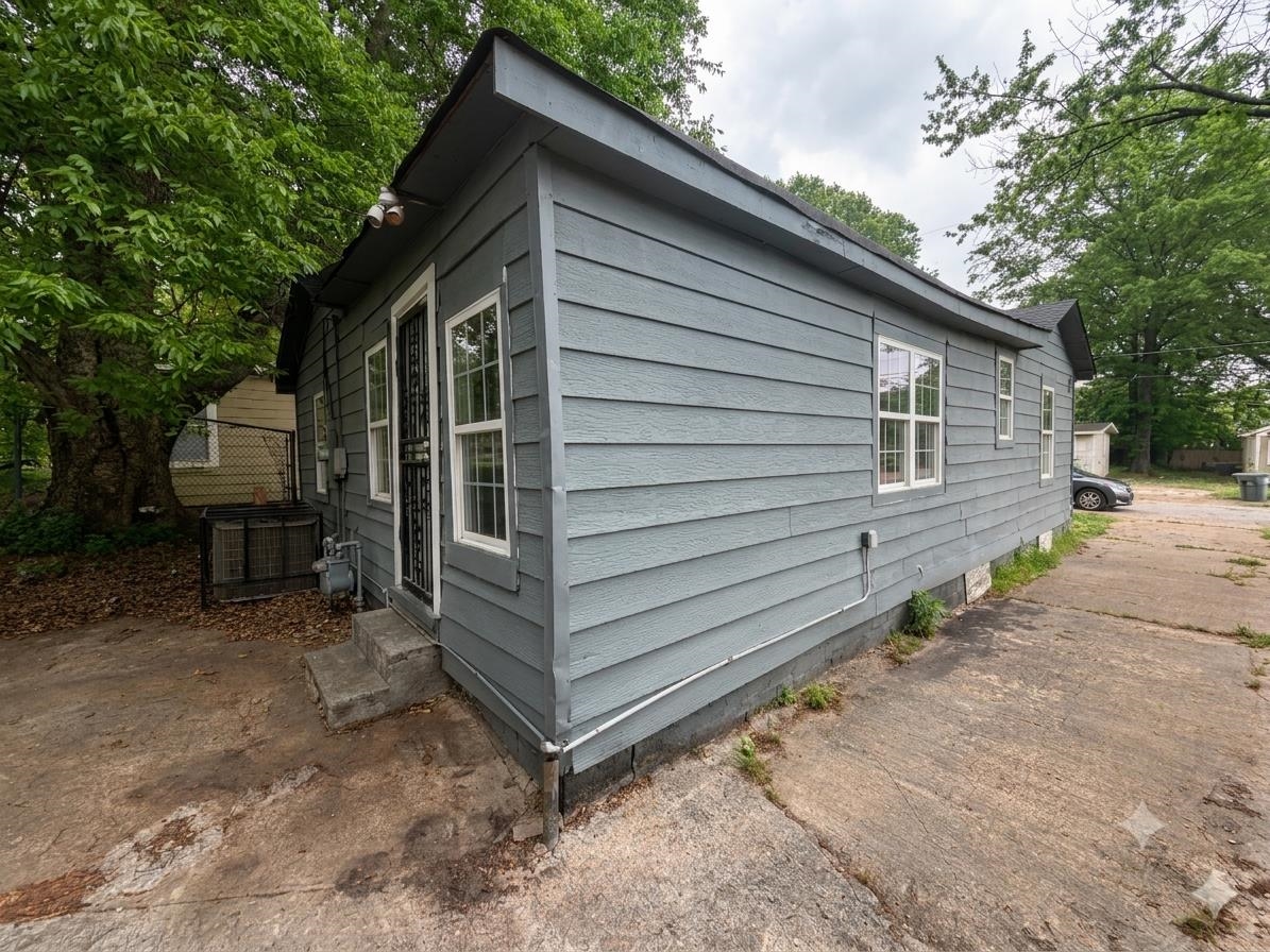 2074 Lowell Ave Property Photo 2