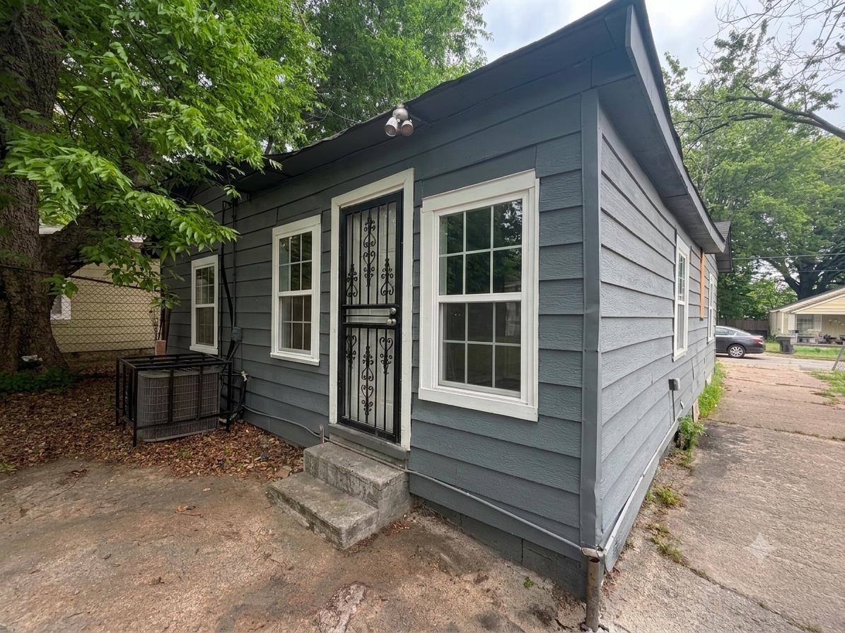 2074 Lowell Ave Property Photo 3