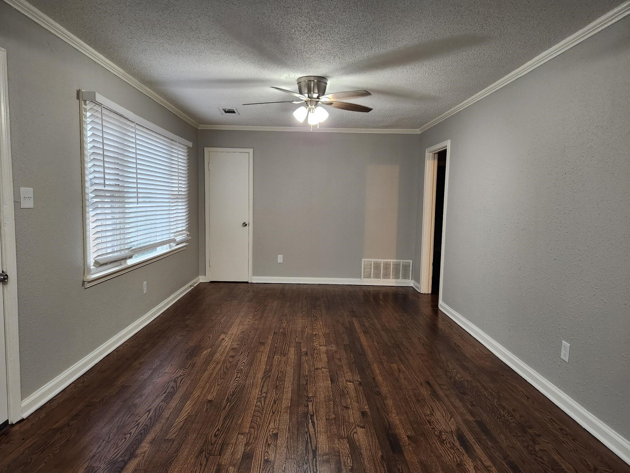 866 Colonial Rd Property Photo 6