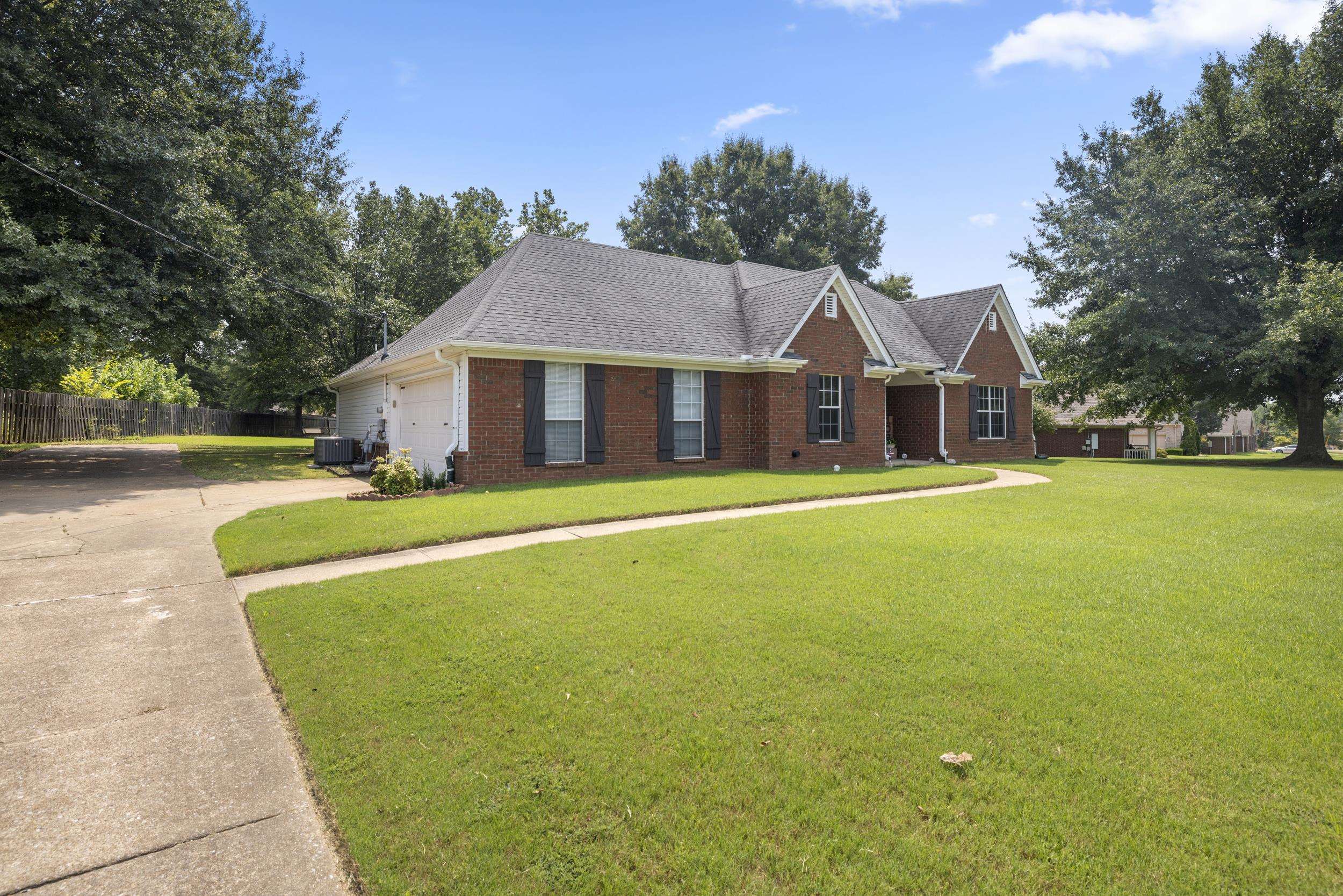 105 Countrywood Ln Ln S Property Photo 3