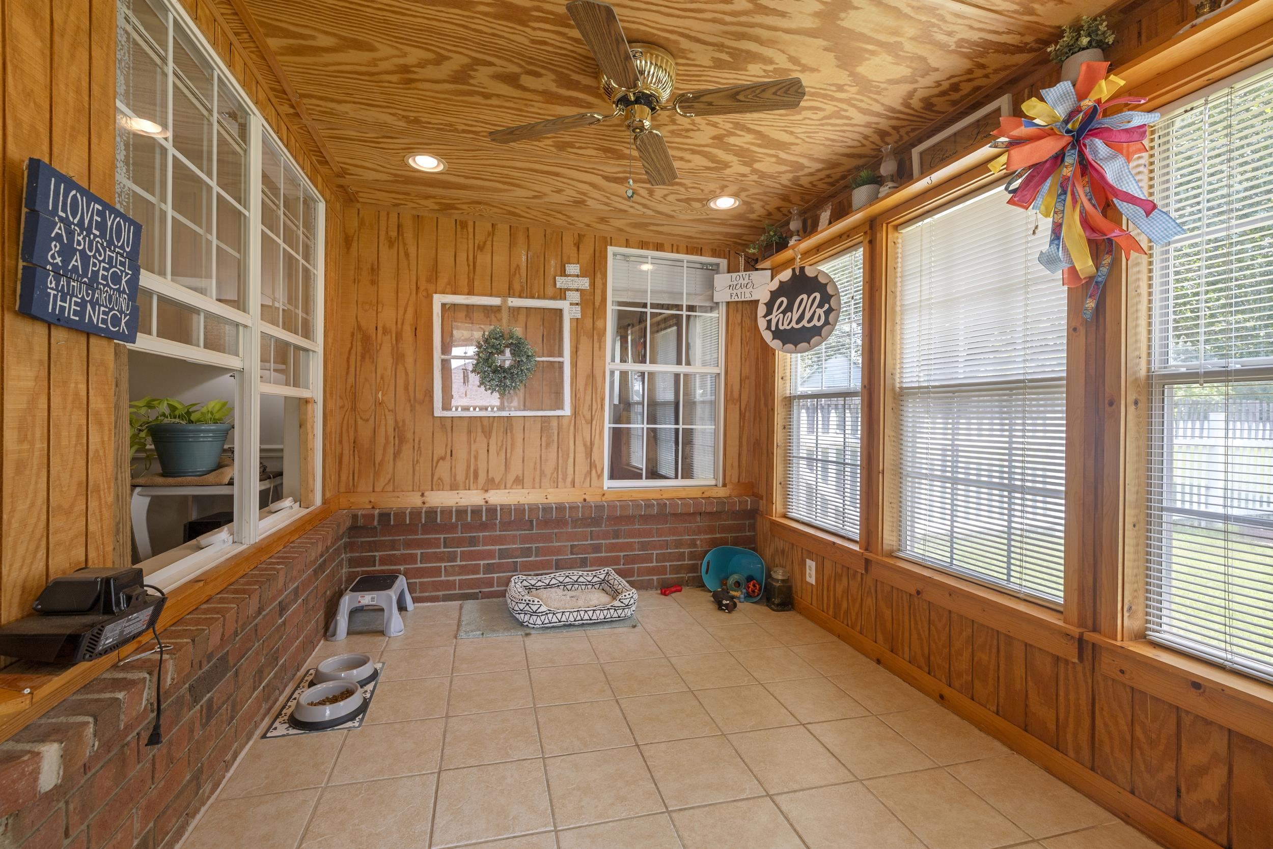 105 Countrywood Ln Ln S Property Photo 11