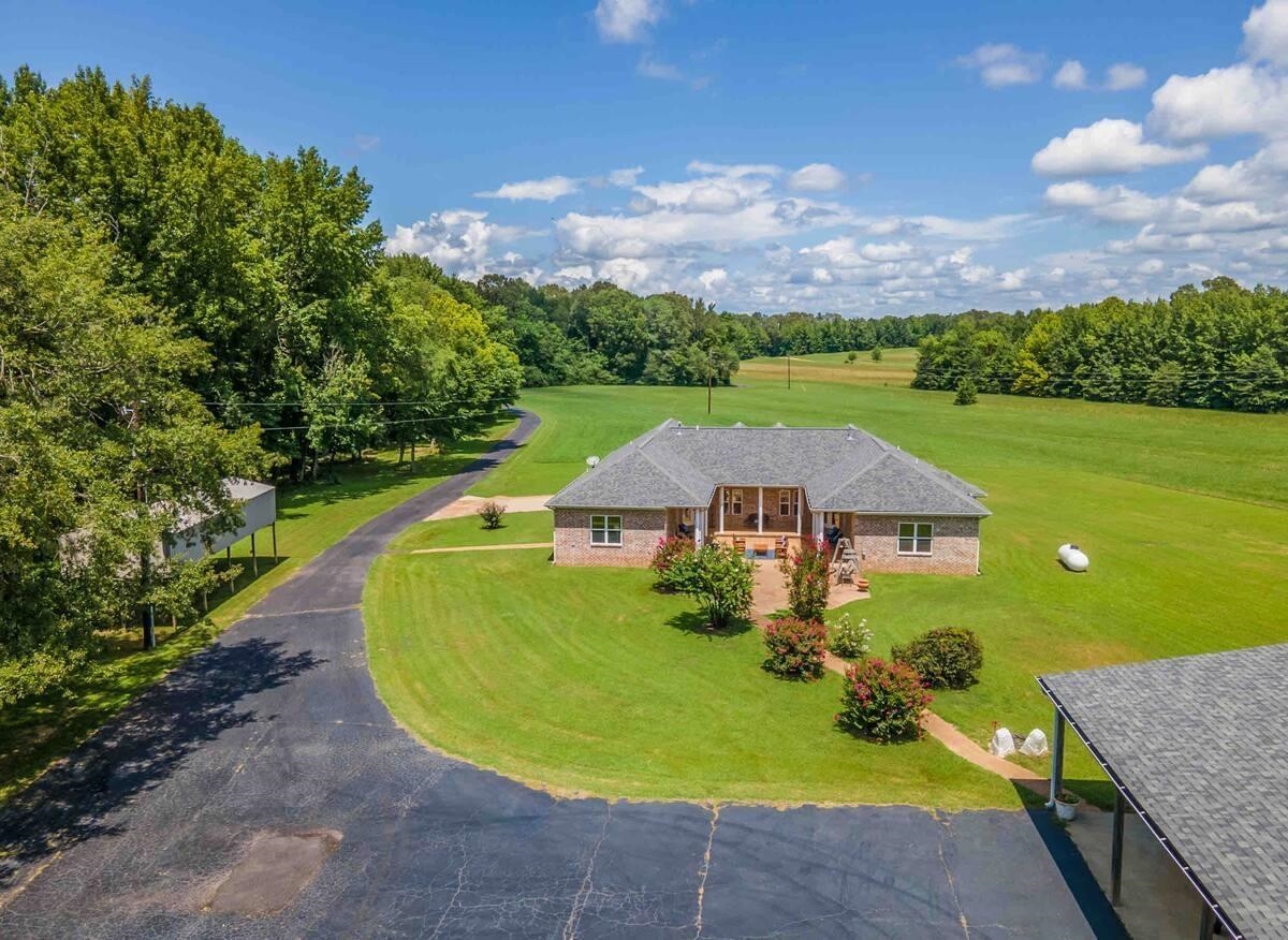 1215 Beaver Creek Rd Property Photo 4