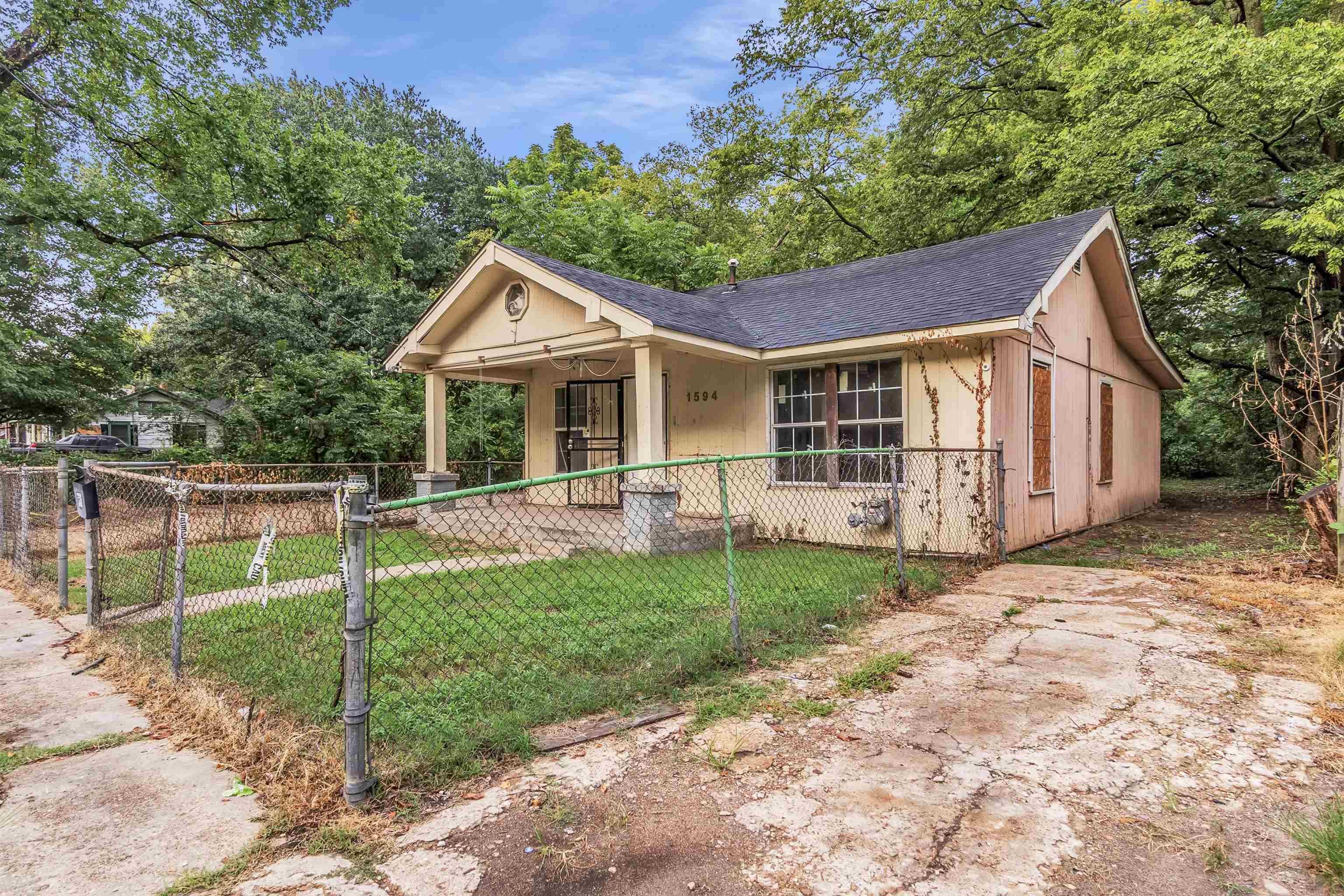 1594 Maplewood St Property Photo 2