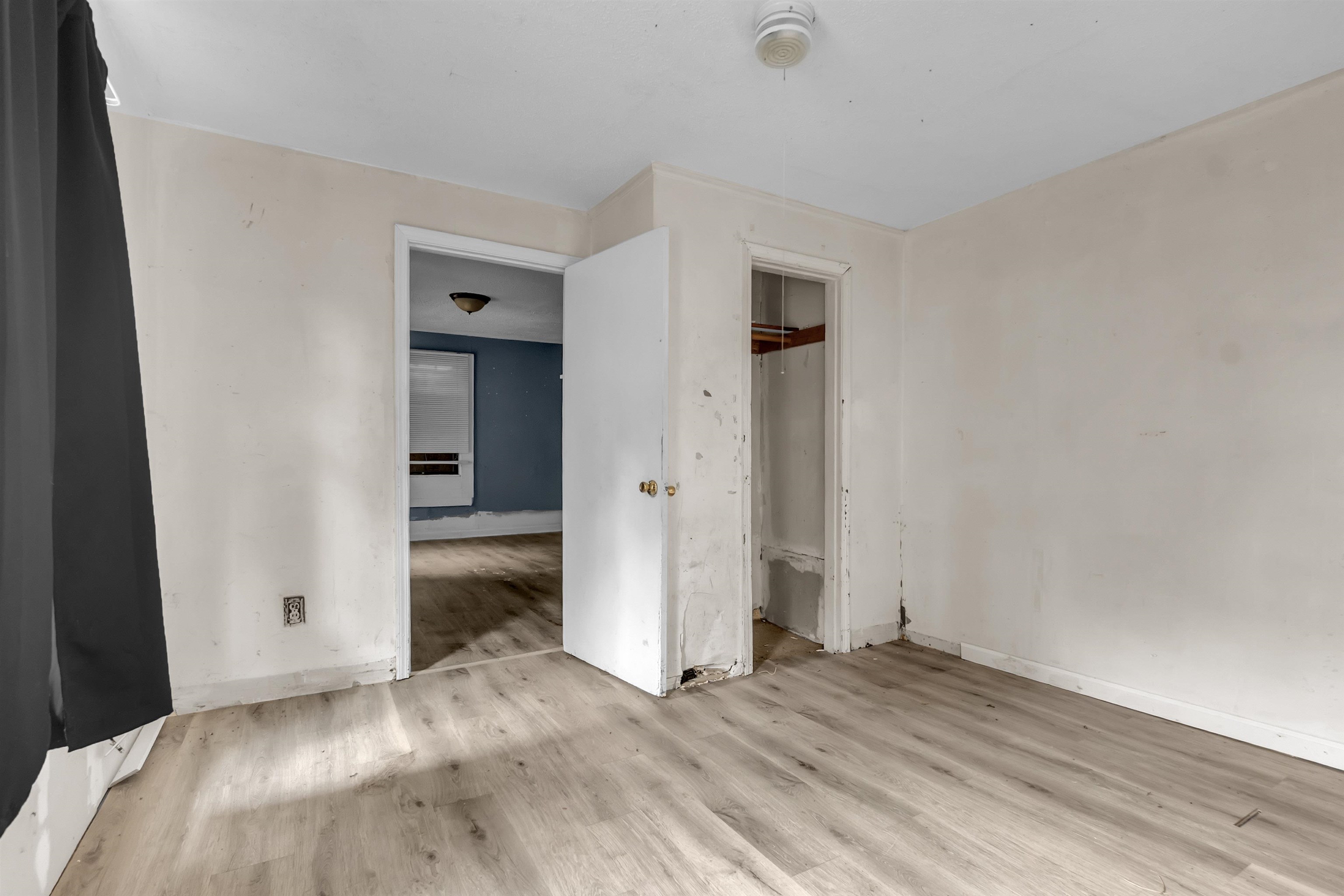 1594 Maplewood St Property Photo 4