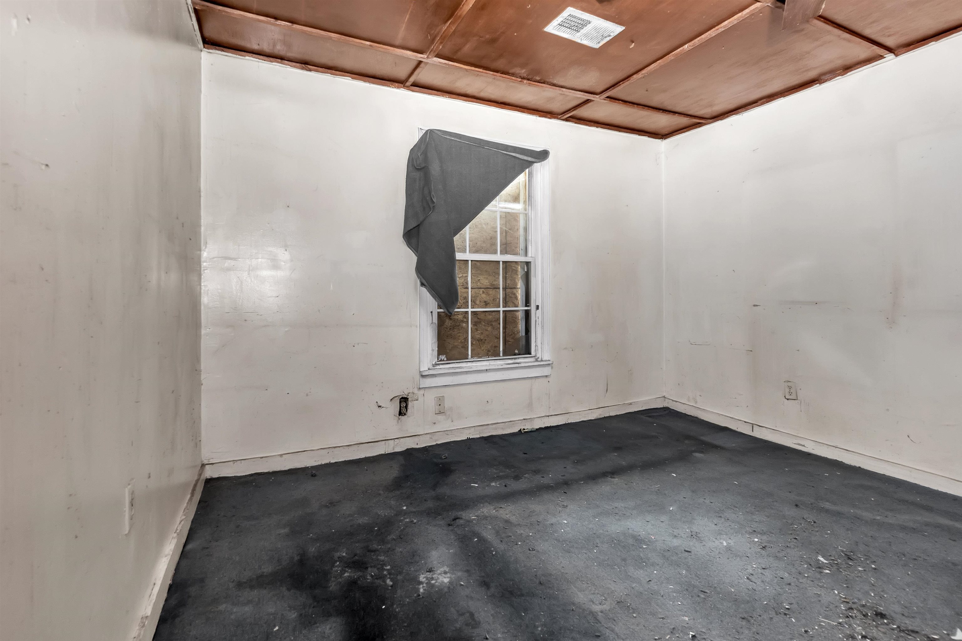 1594 Maplewood St Property Photo 6