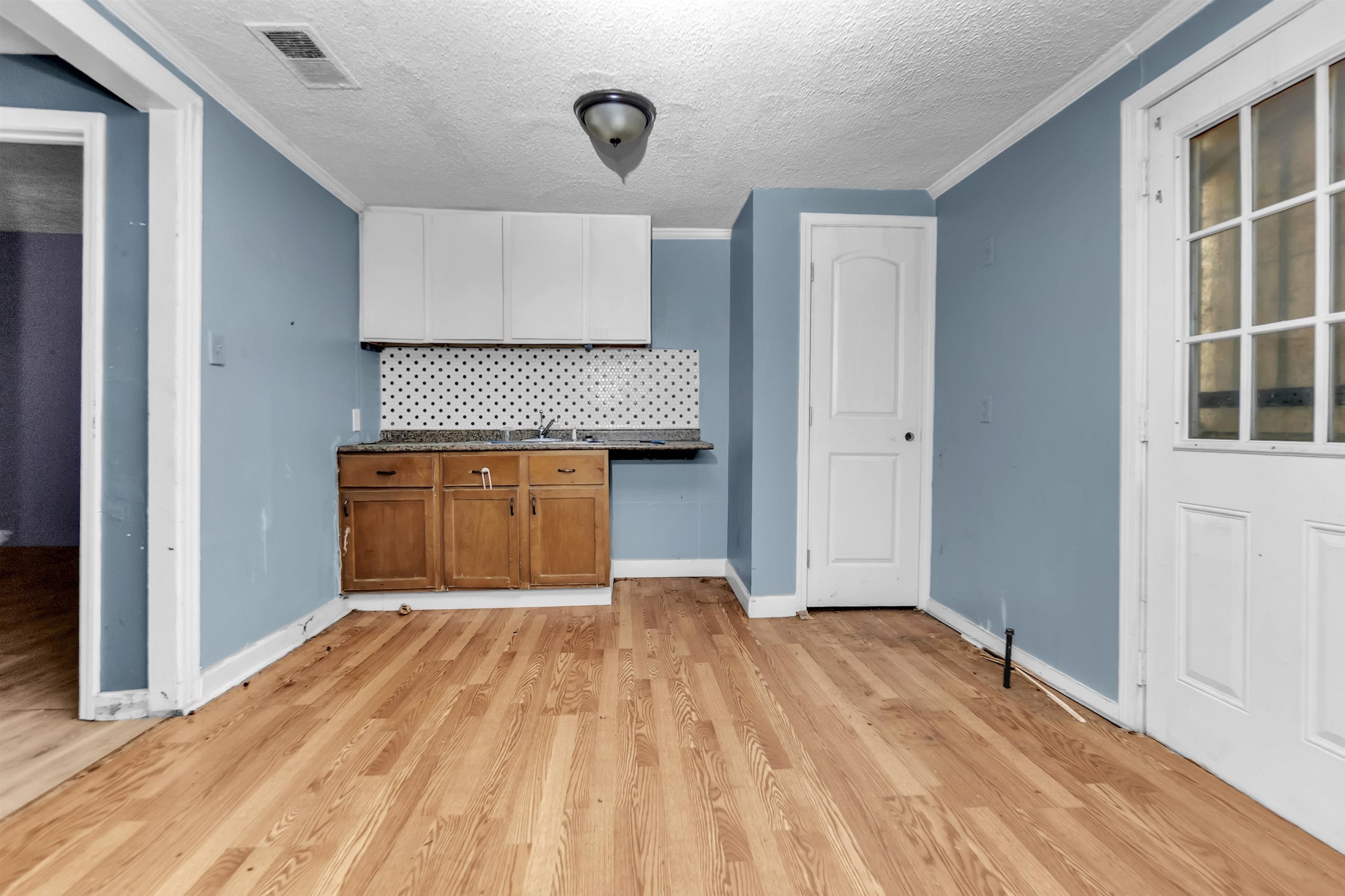 1594 Maplewood St Property Photo 7