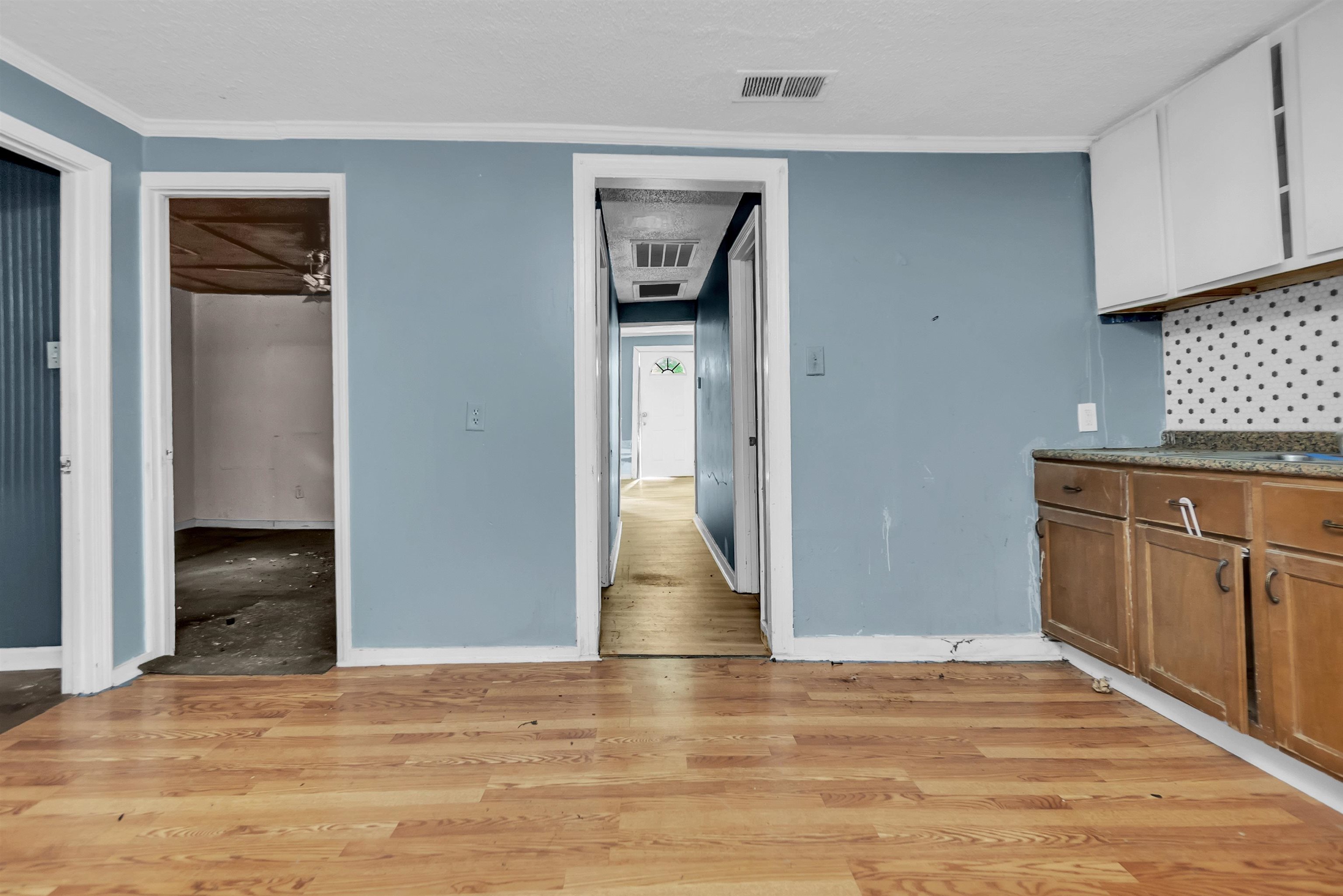 1594 Maplewood St Property Photo 8