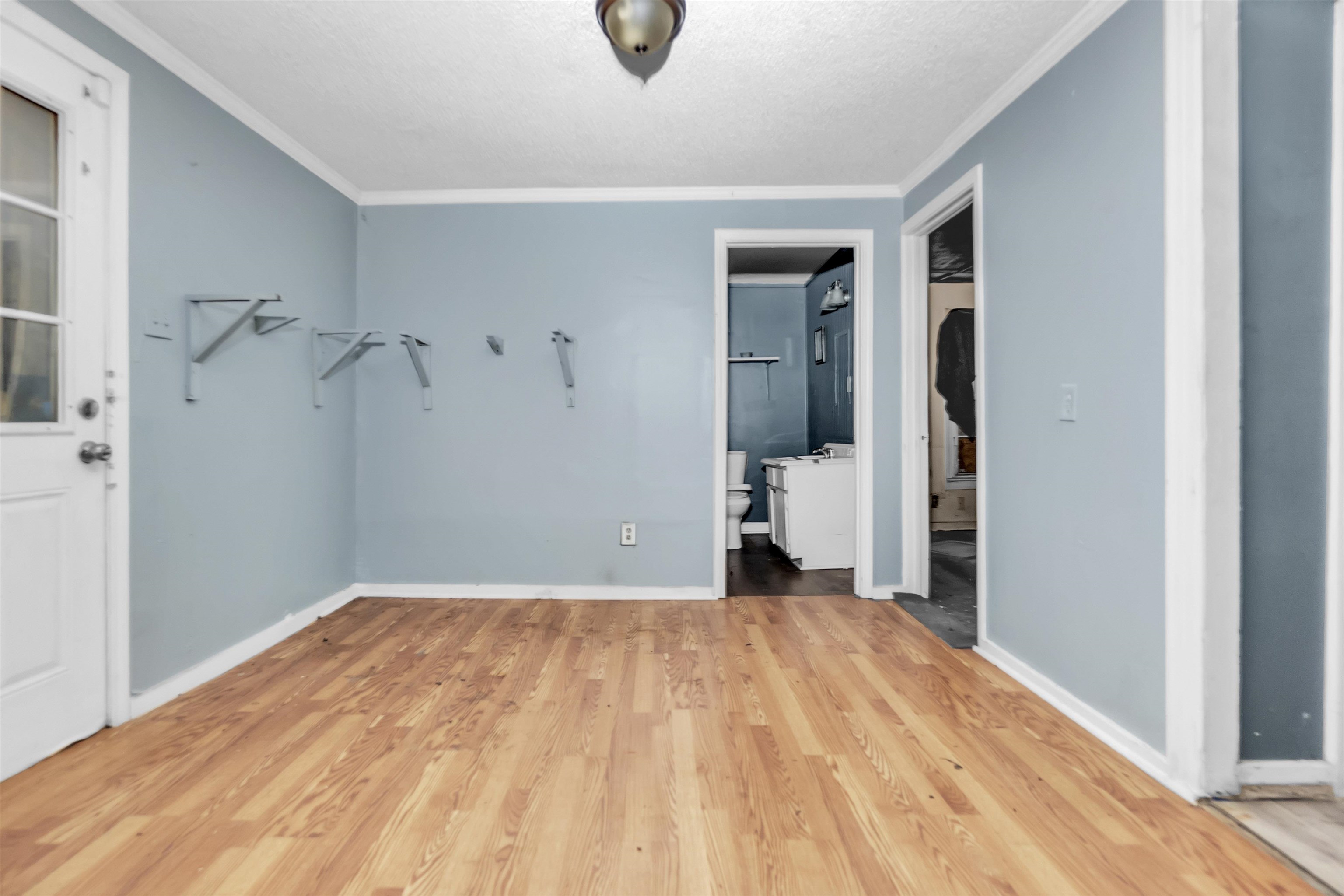 1594 Maplewood St Property Photo 9