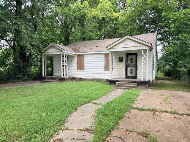 1049 S Willett Ave Property Photo 1