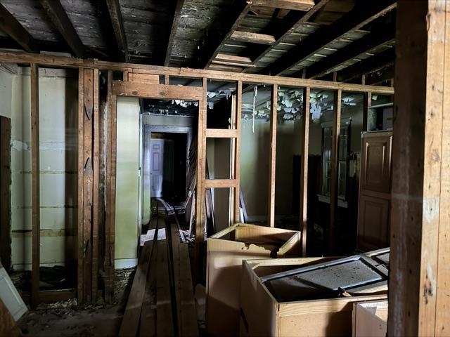 1049 S Willett Ave Property Photo 5
