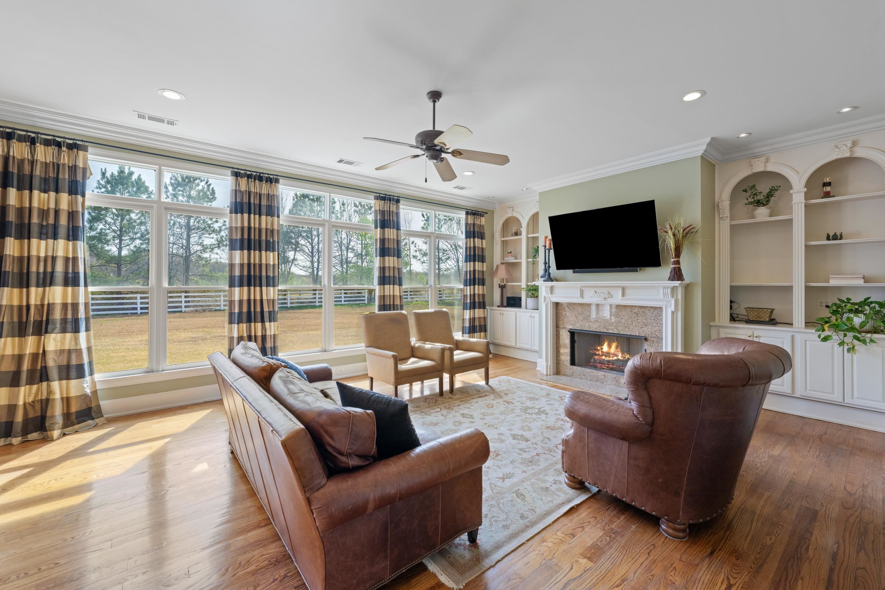 10491 Graybourne Dr Property Photo 16
