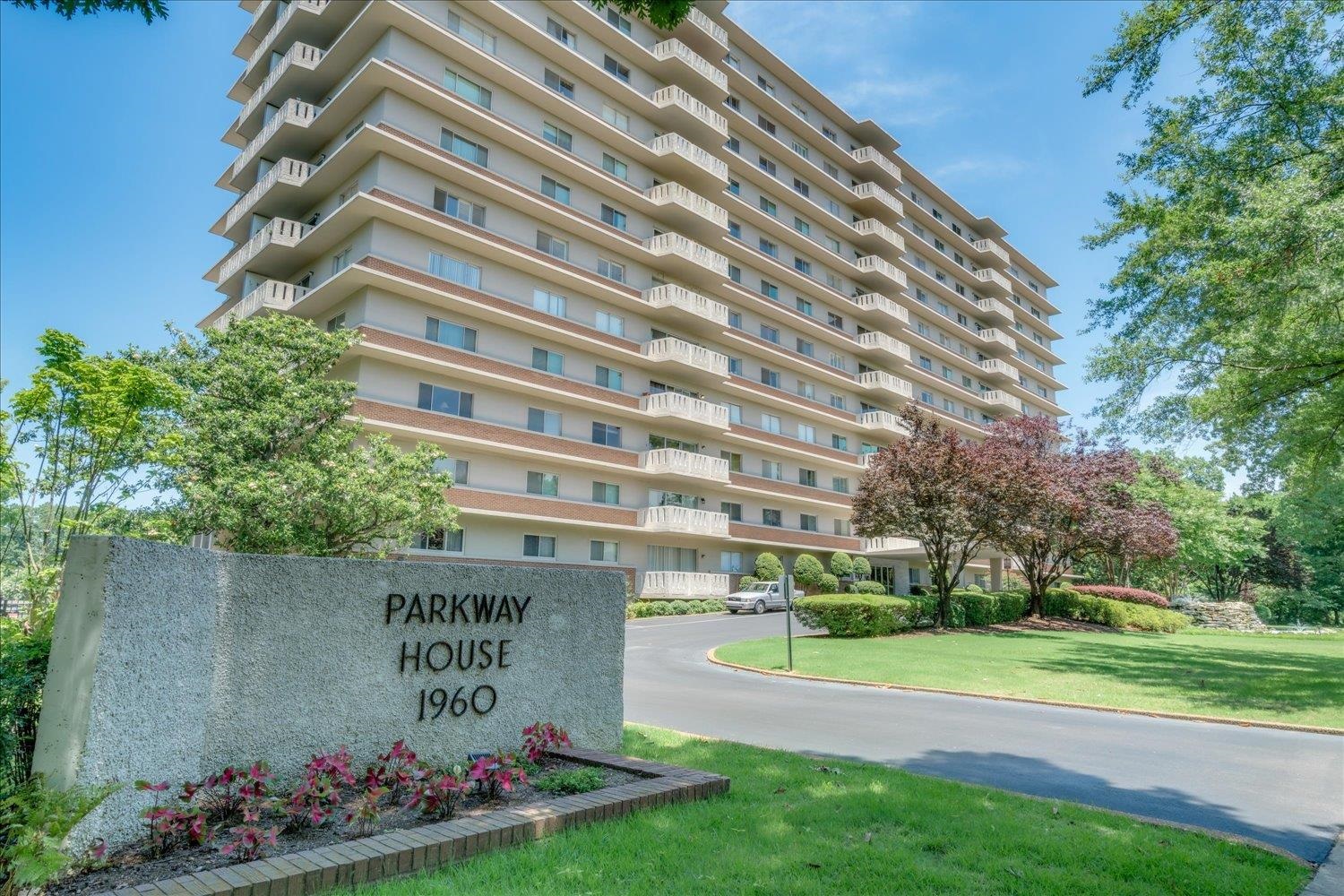 1960 N PARKWAY AVE 306 Property Photo 1