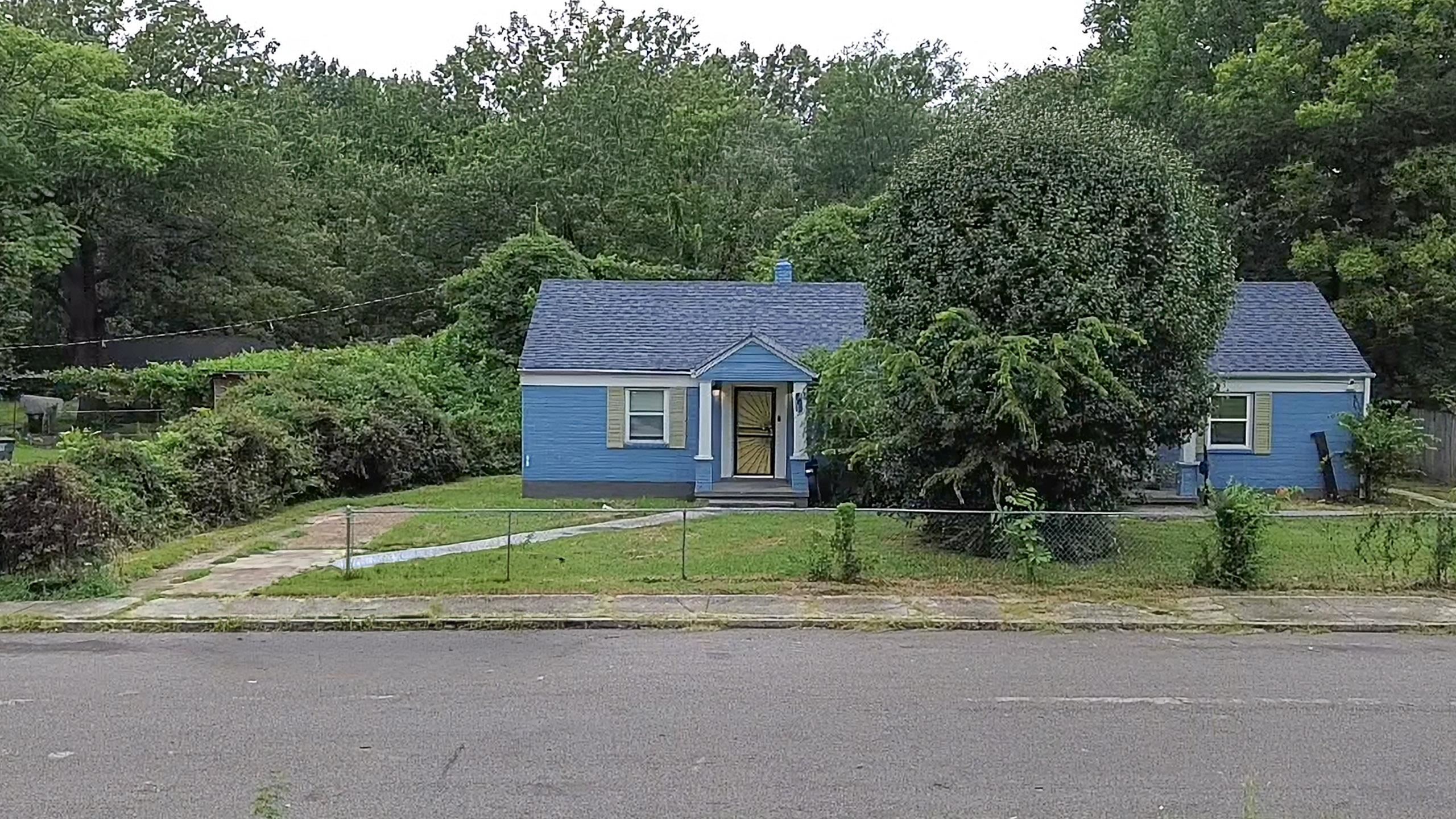 869 Pearce St Property Photo 3