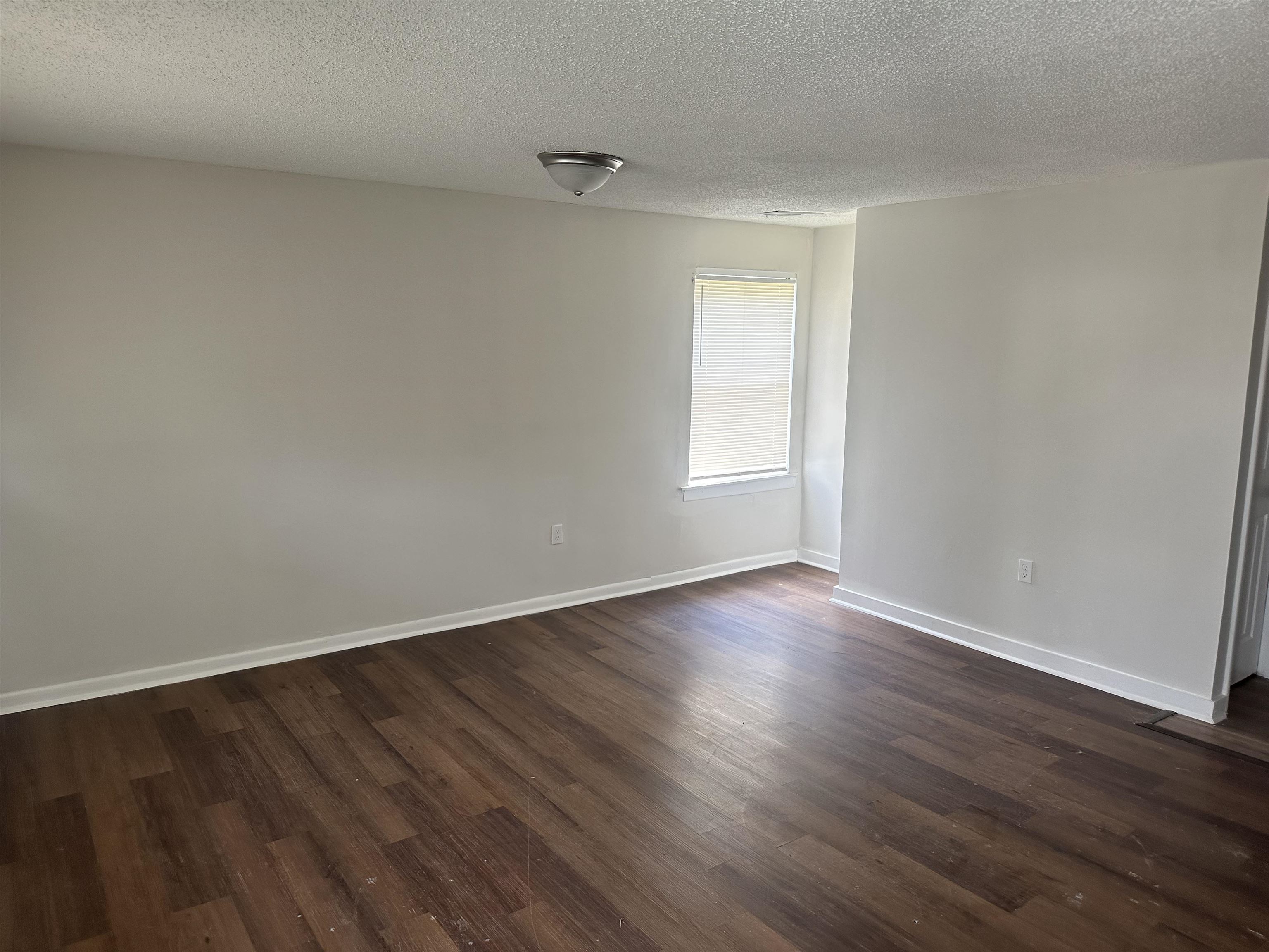 1539 Barton St Property Photo 2