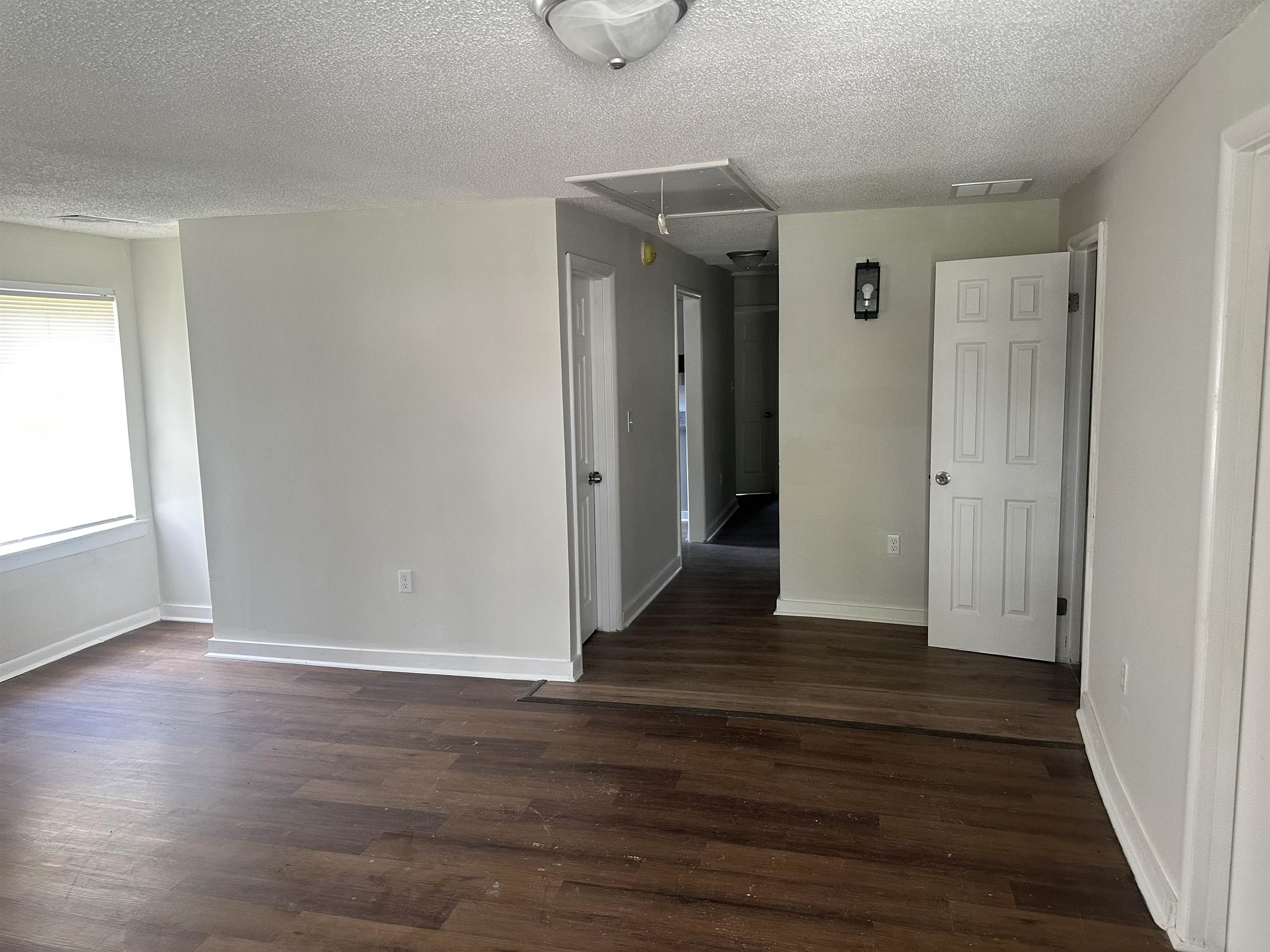 1539 Barton St Property Photo 3