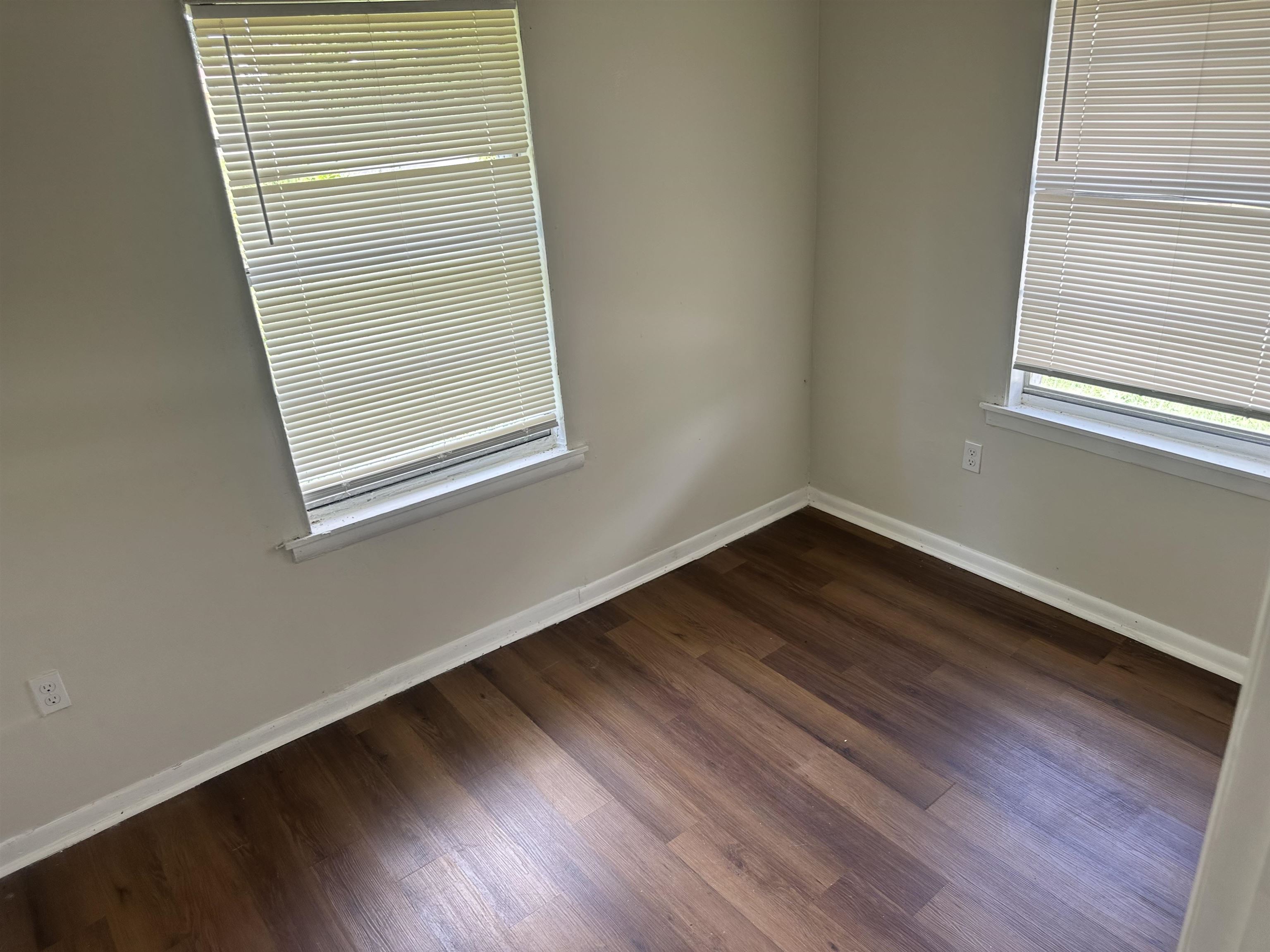 1539 Barton St Property Photo 6