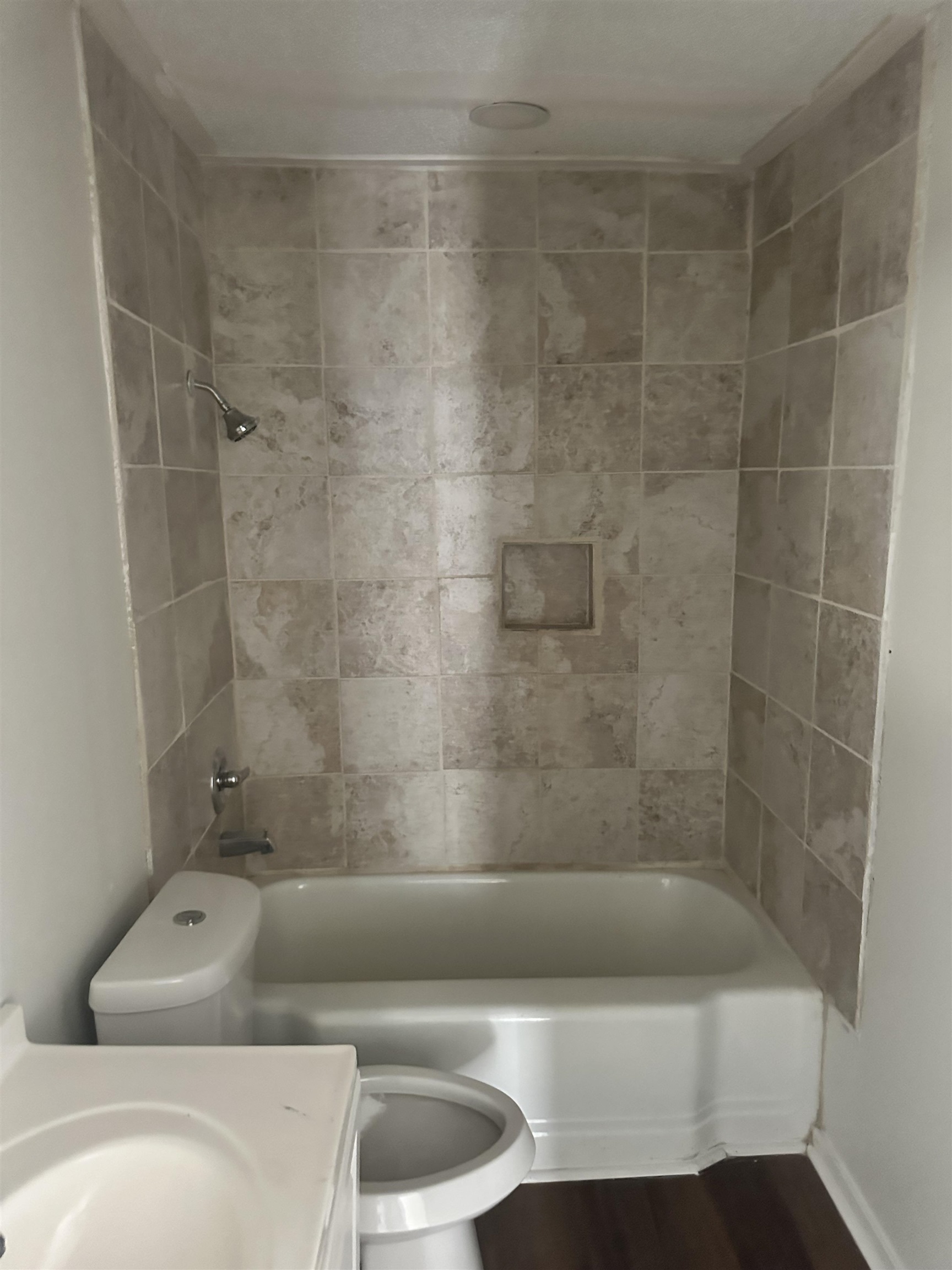 1539 Barton St Property Photo 7