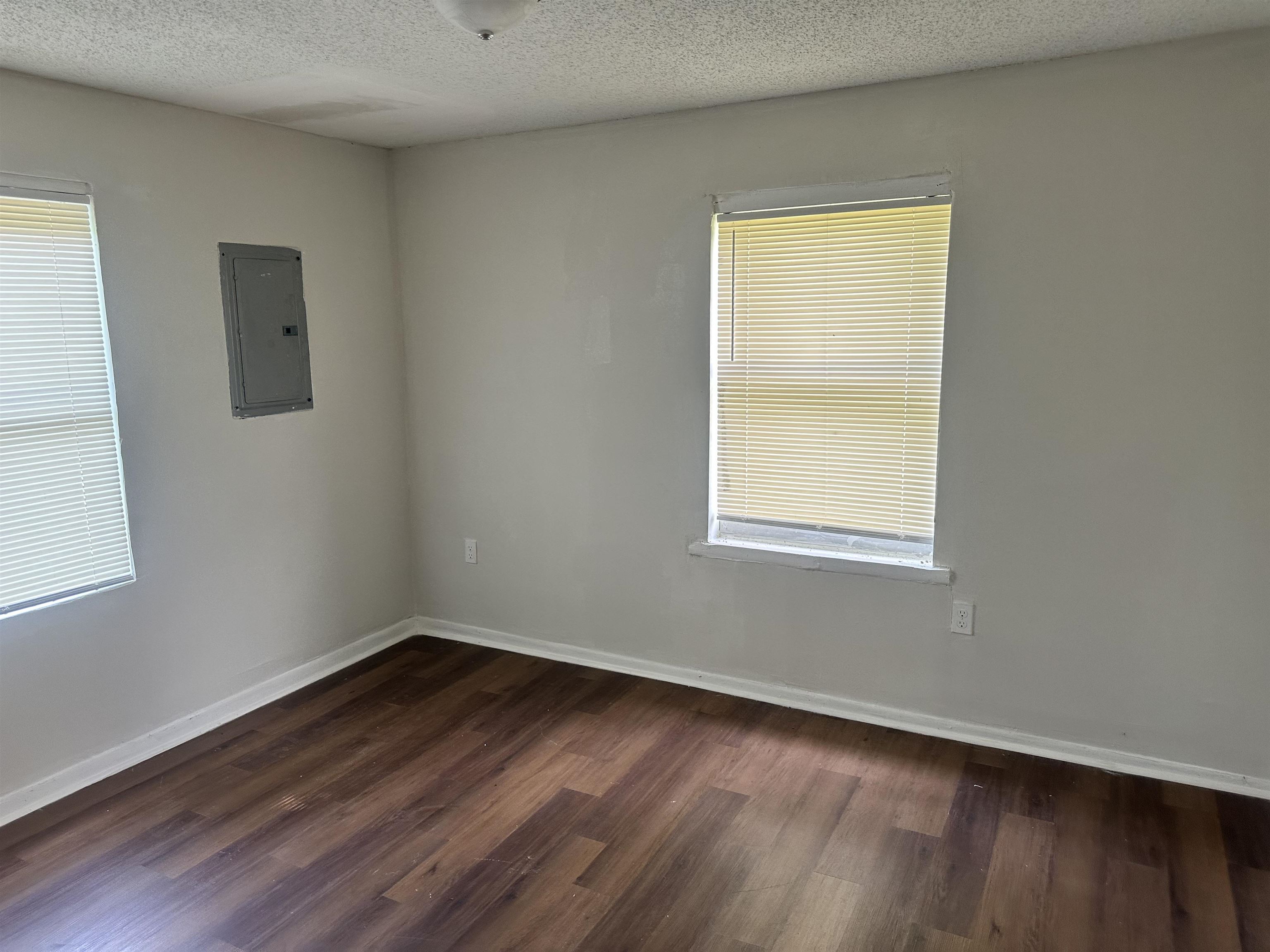 1539 Barton St Property Photo 10