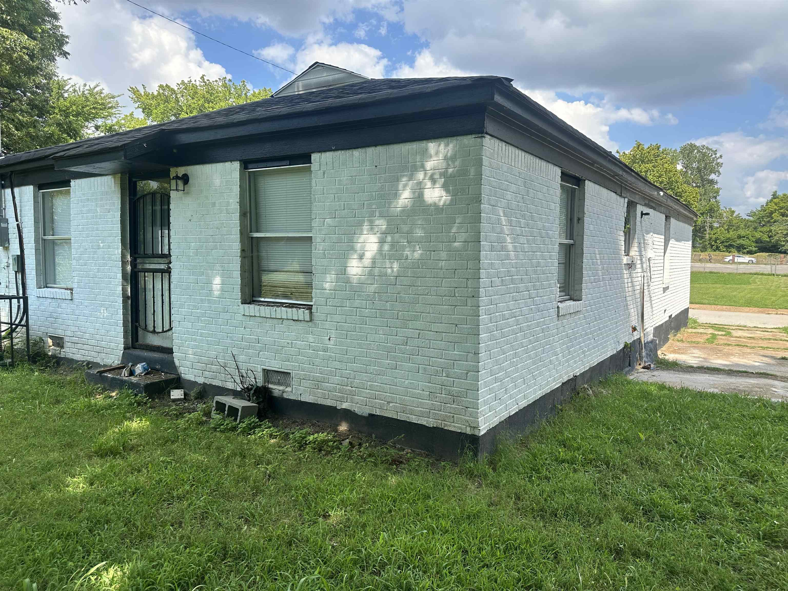 1539 Barton St Property Photo 12