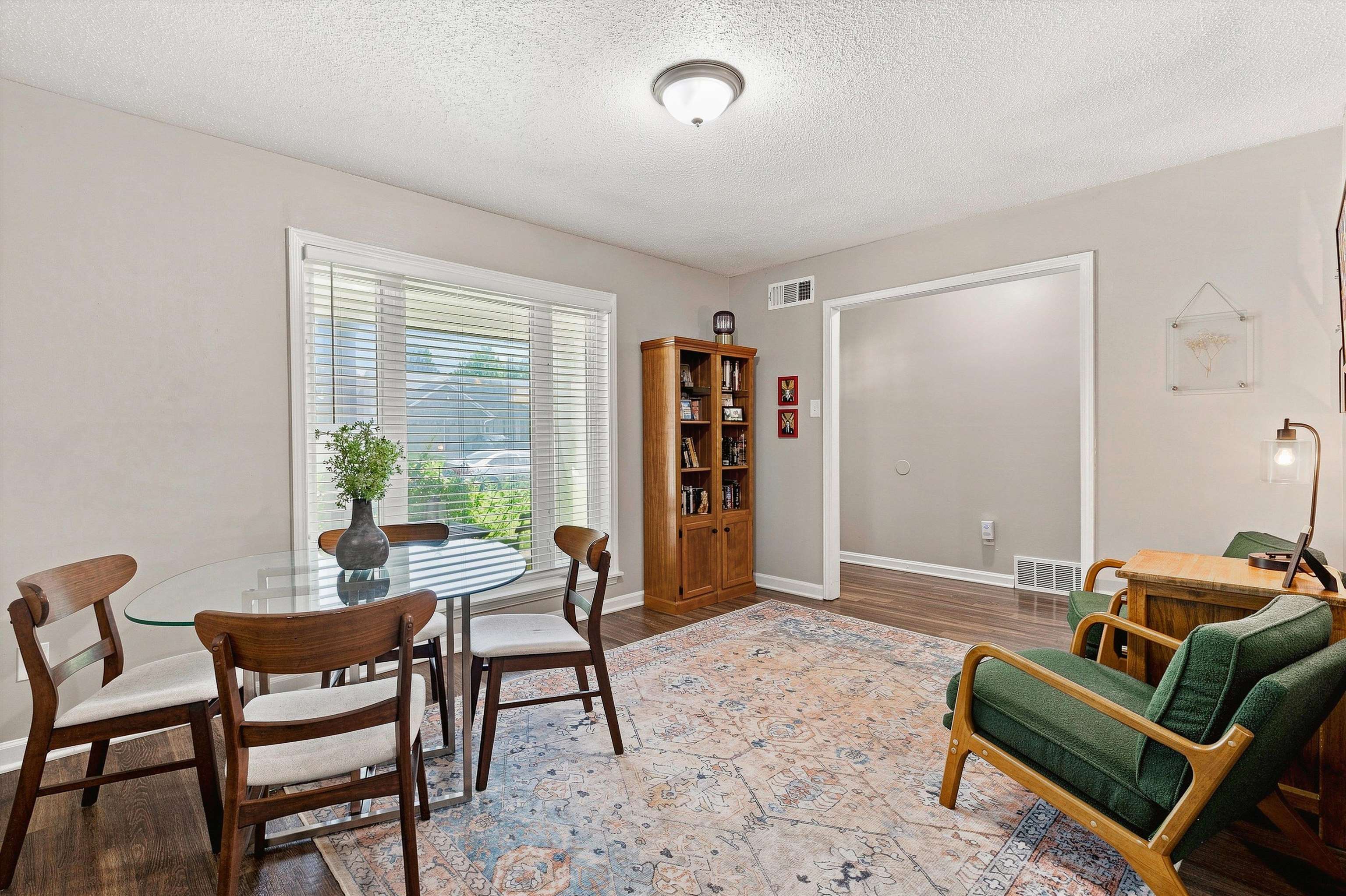 5281 Steuben Dr Property Photo 5