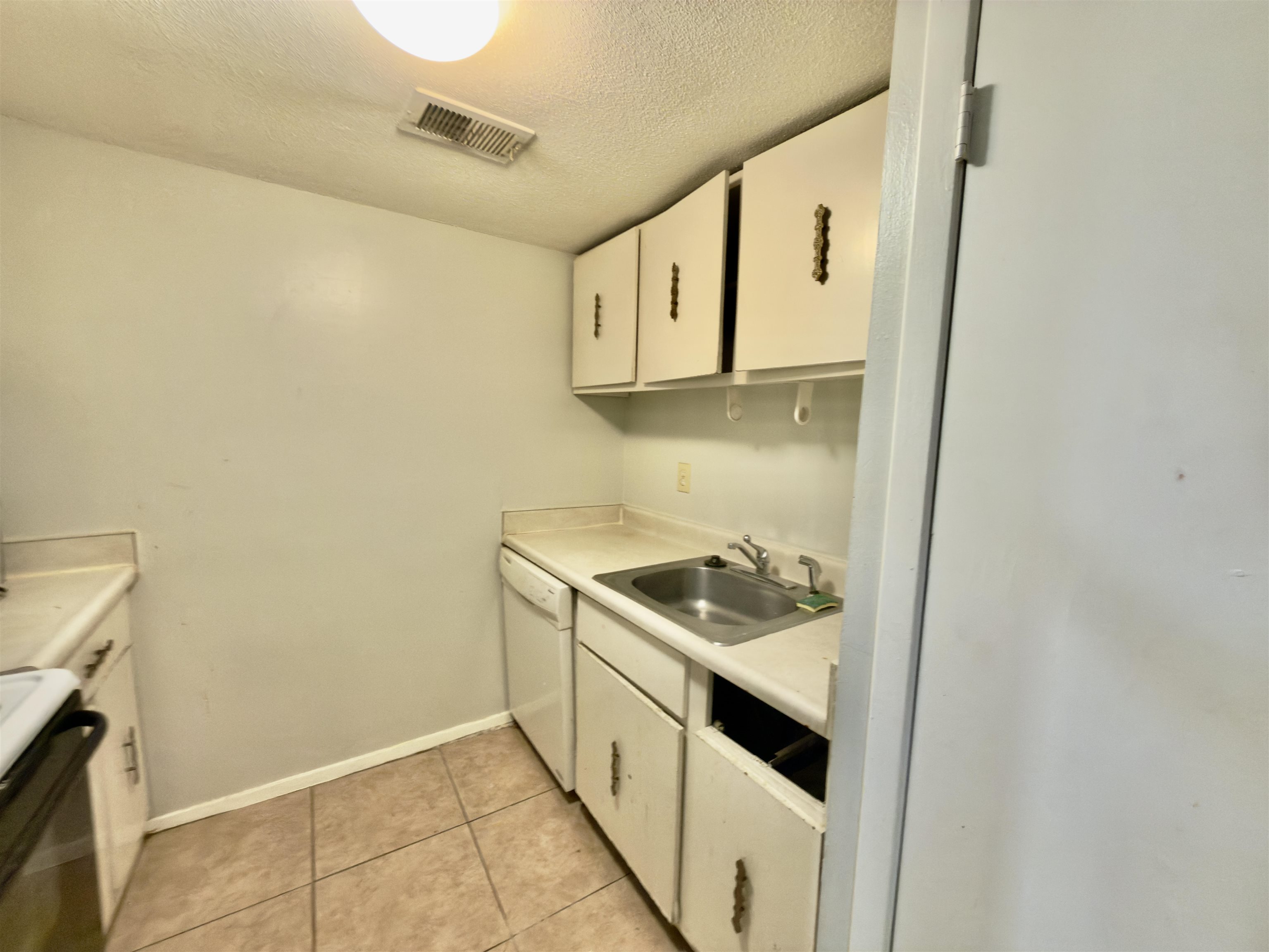 635 Patterson St 4 Property Photo 8